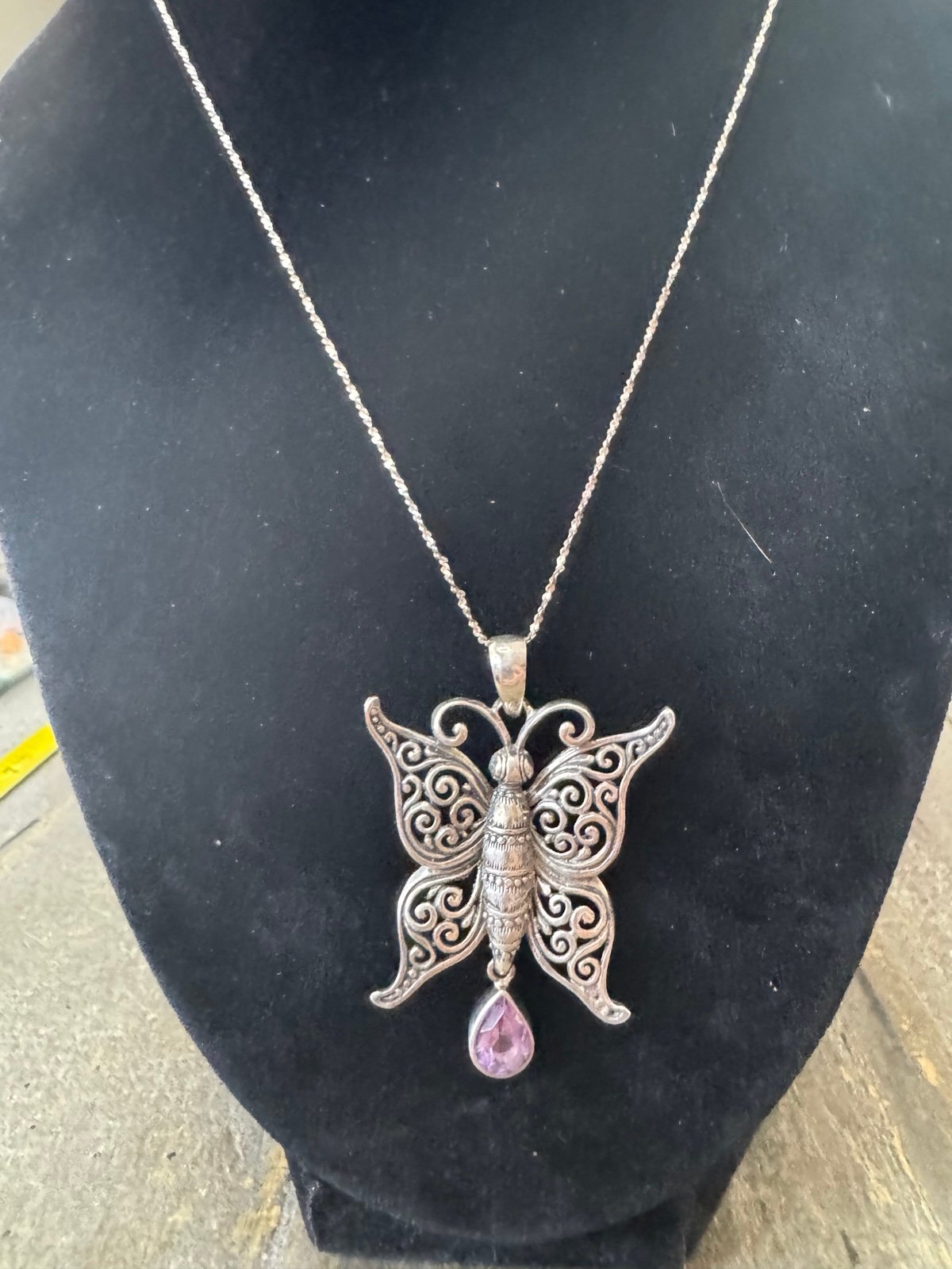 Vintage filigree butterfly Dangling amethyst pendant necklace 18 inch ~6.85g