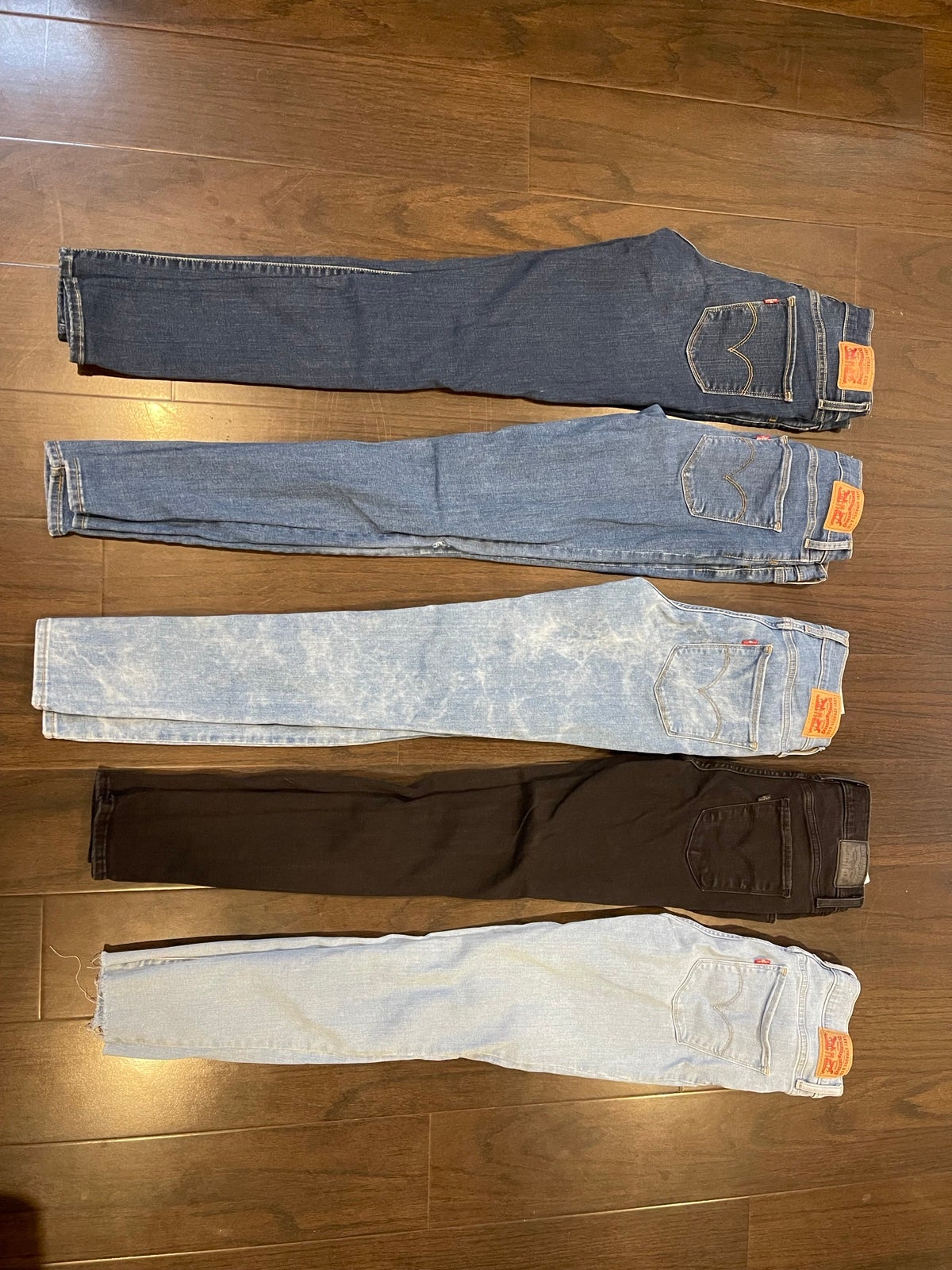 5 pair womens Levi's jeans