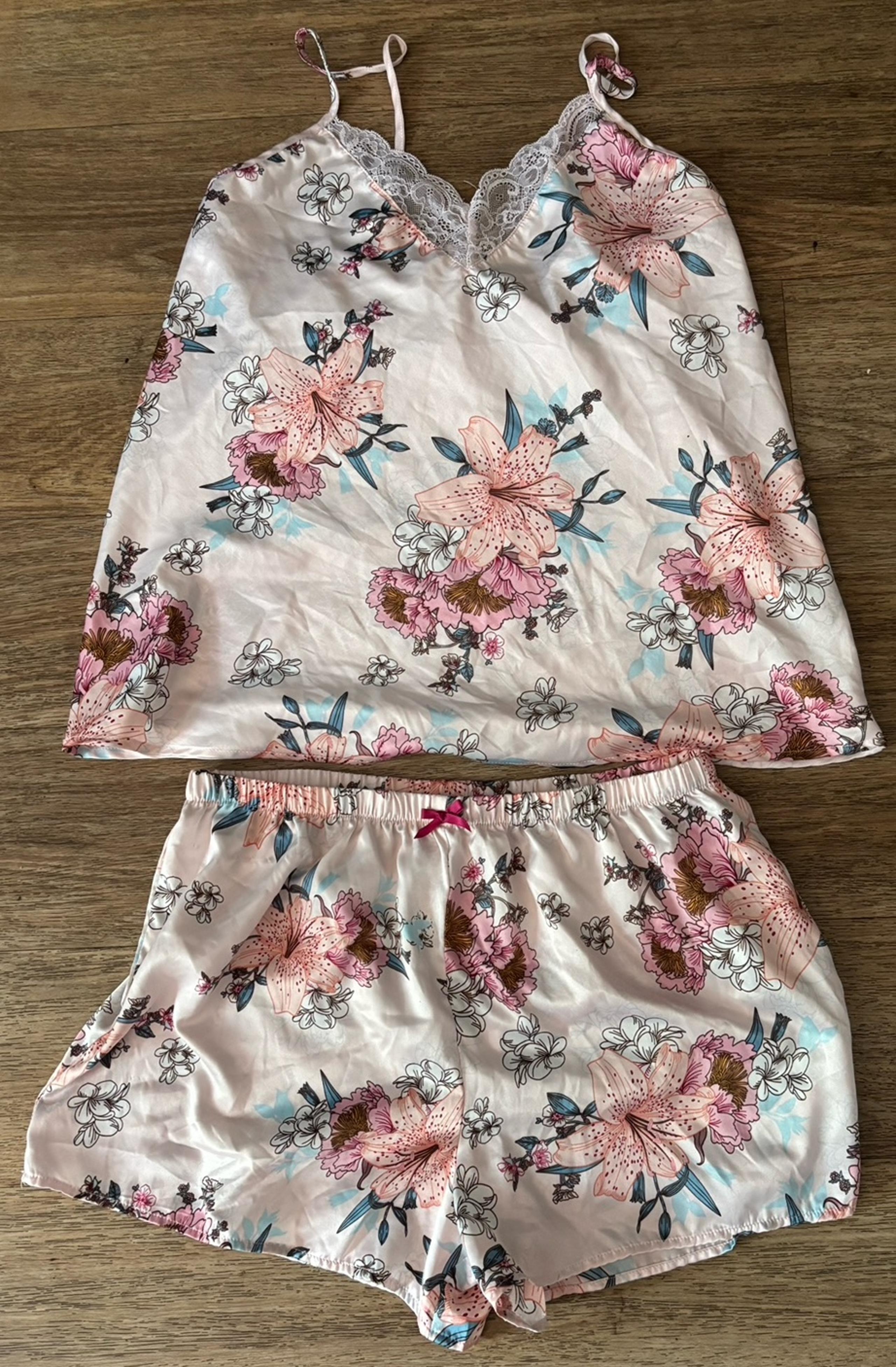 Flora by Flora Nikrooz Pink Floral Cami Short Set 2 Piece Pajamas Medium.