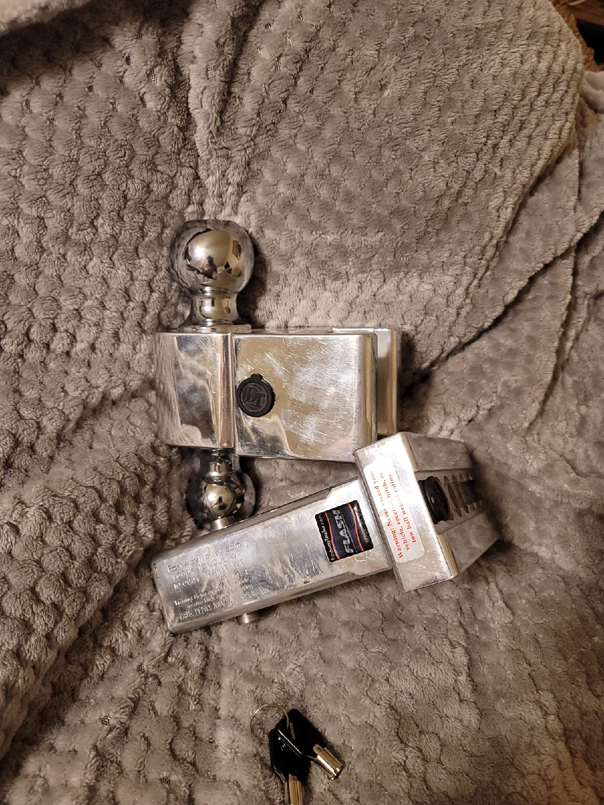Adjustable hitch