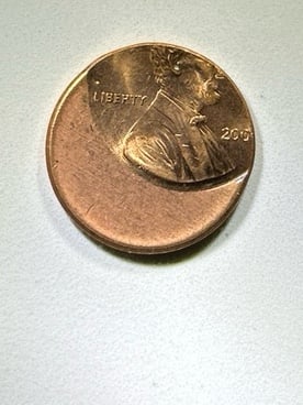 No date Lincoln memorial penny / error - off center