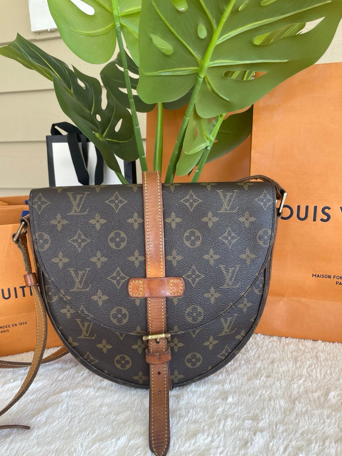 Louis vuitton vintage crossbody bag gm size