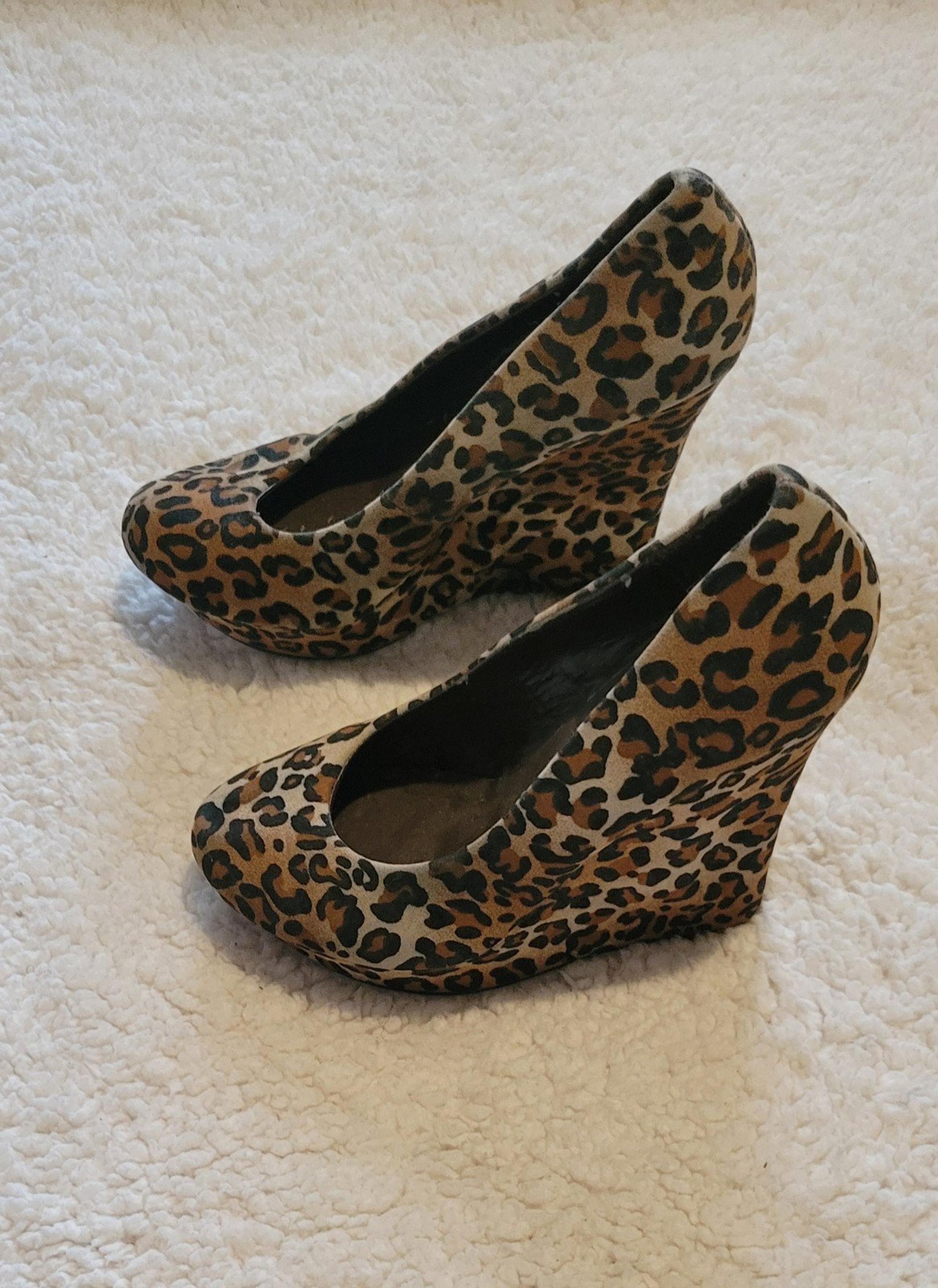 WOMENS LILIANA SUEDE WEDGE PLATFORM HEELS CHEETAH PRINT SIZE 6.5