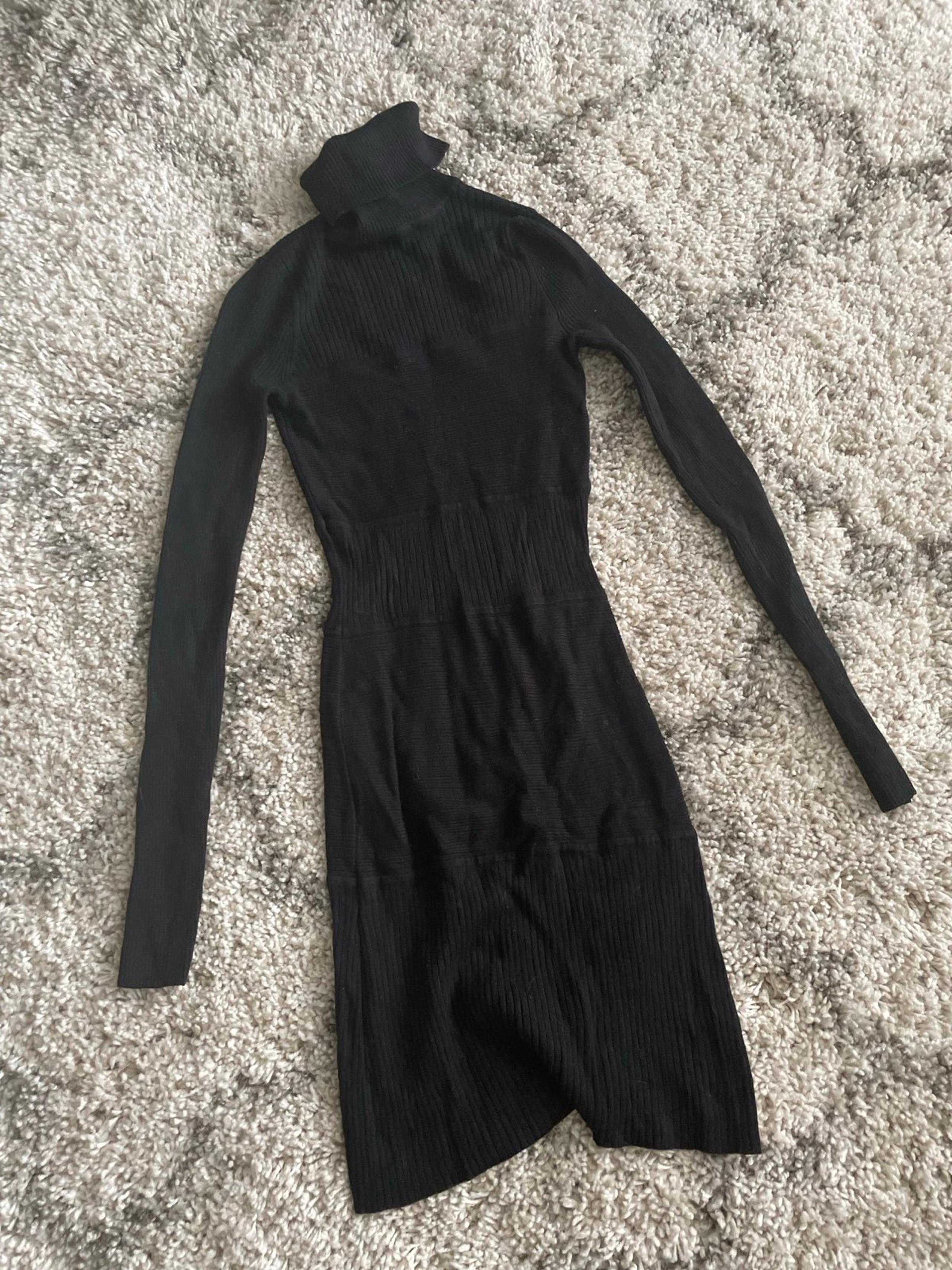 Guess Jeans Women’s Dress XS Black Stretch Knit Open Back Long Sleeve Turtleneck