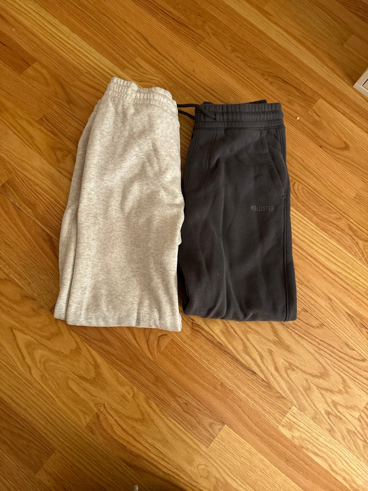Holister set of 2 men’s sweatpants