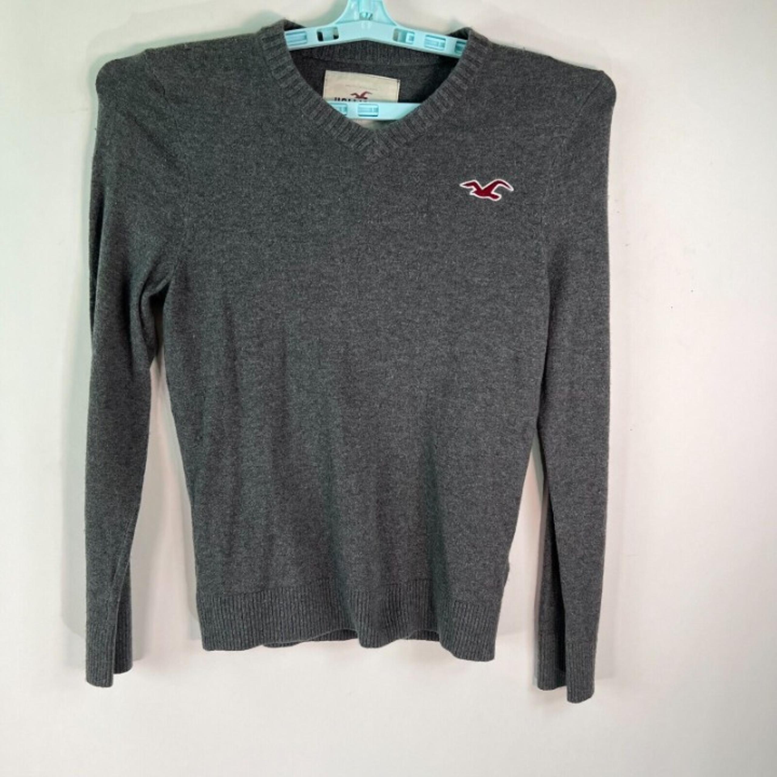 Hollister Mens V Neck Knitted Long Sleeves Pullover Gray Sweater Size Medium