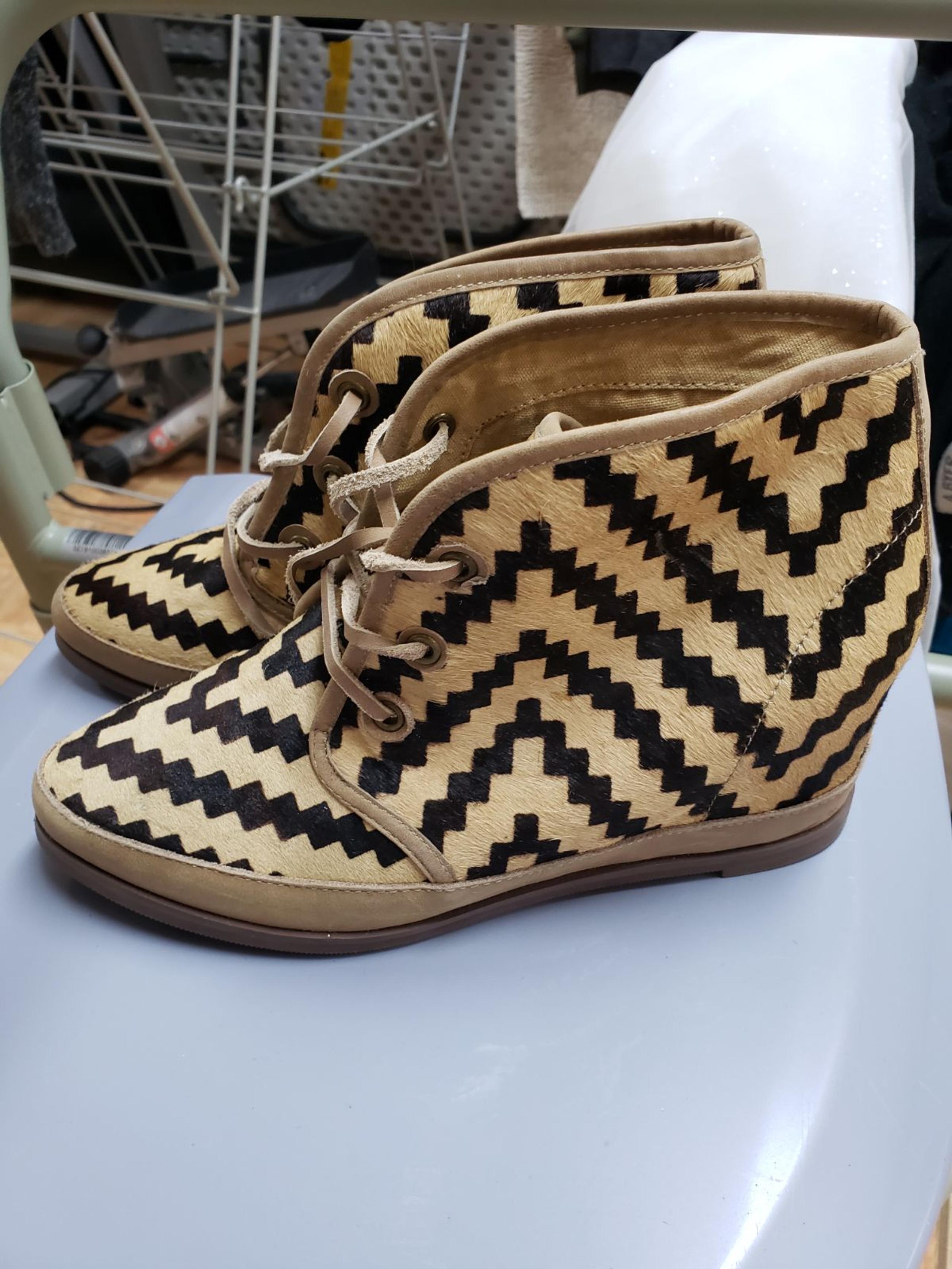 80%20 Eliote Toggle Geometric wedge