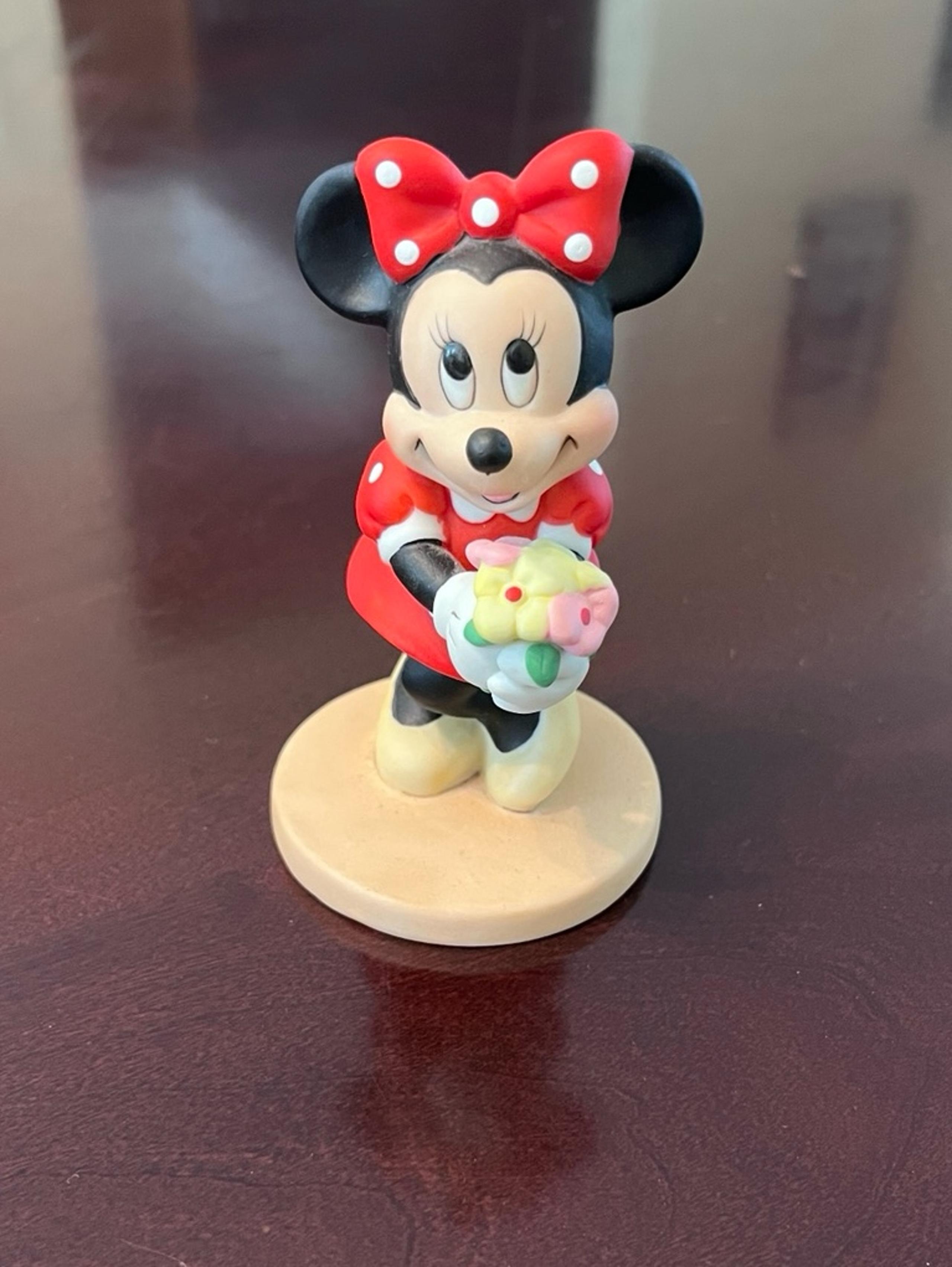 Vintage Disney Minnie Mouse Holding Flowers Figurine