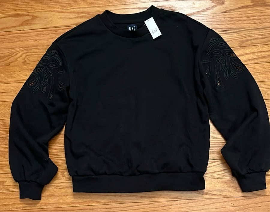Gap women’s sweatshirt