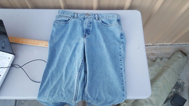 TOMMY HILIFIGER FADED MEDIUM WASH CLASSIC STRAIGHT LEG DENIM JEAN sz 12 KD 6981