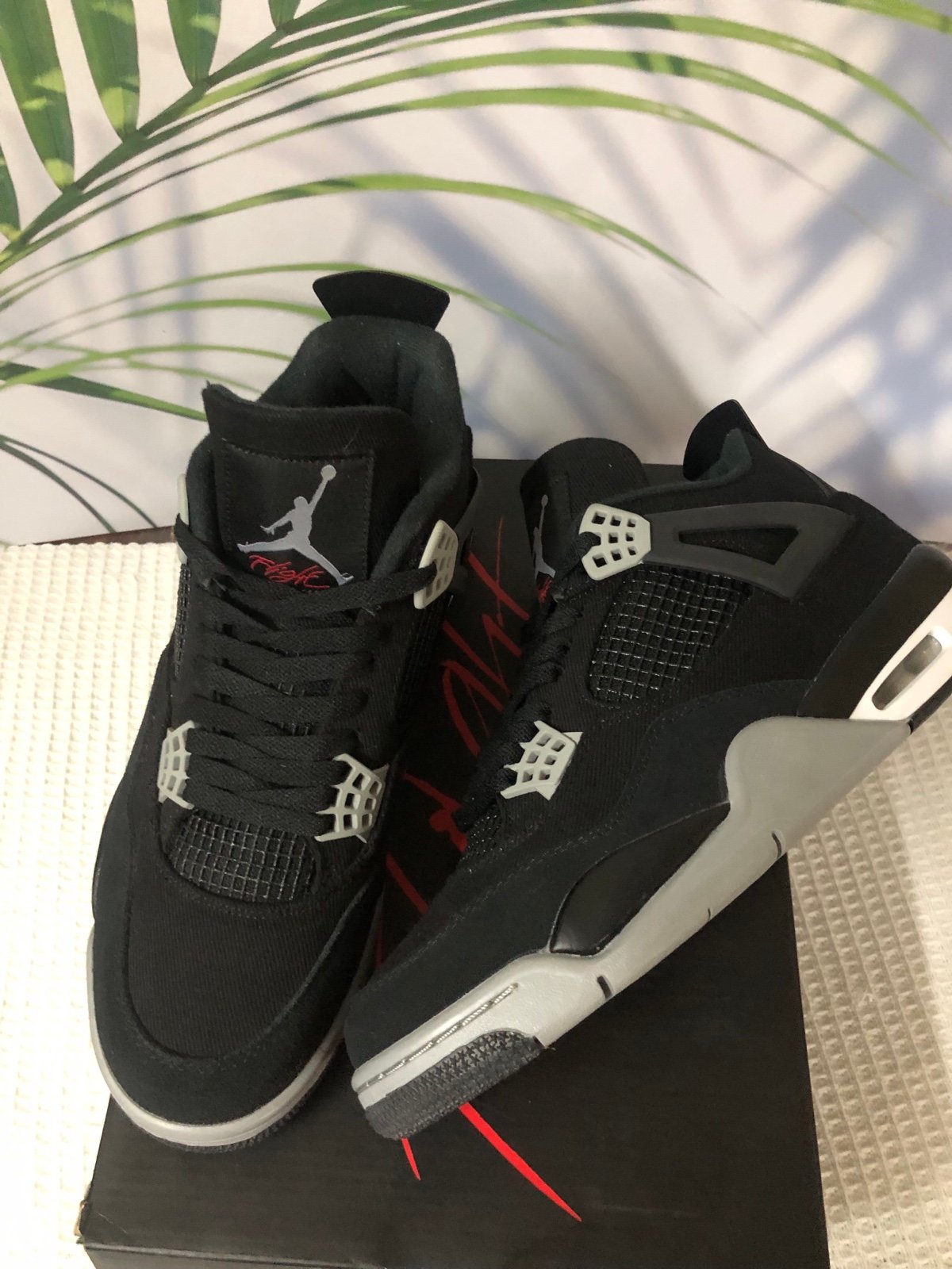 Jordan 4s size 9.5 men