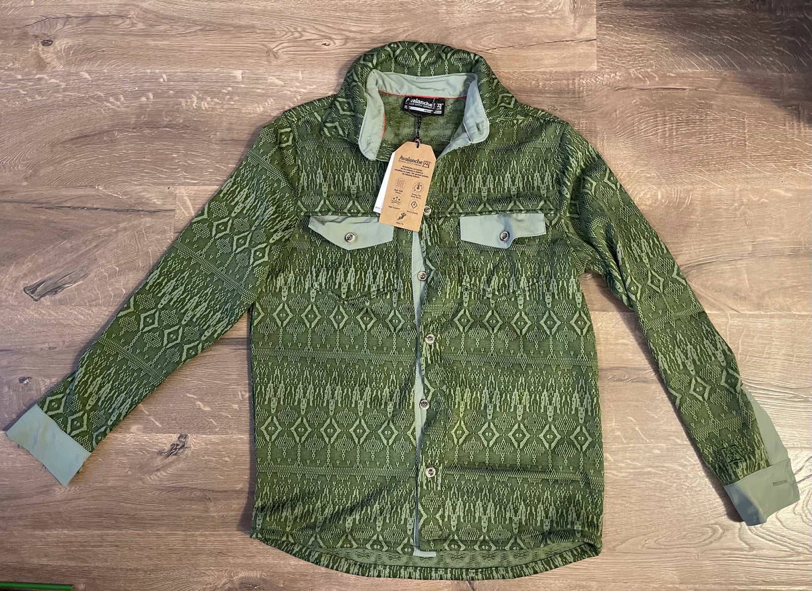 NWT Avalanche Outdoor supply, Rossmore patterned buttondown