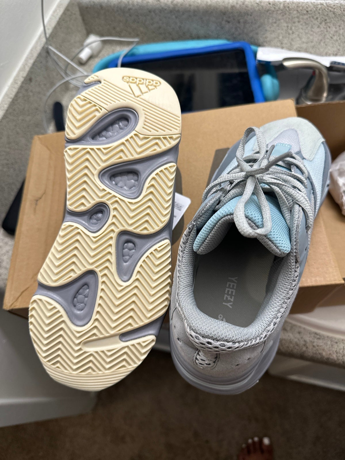 yeezys 700