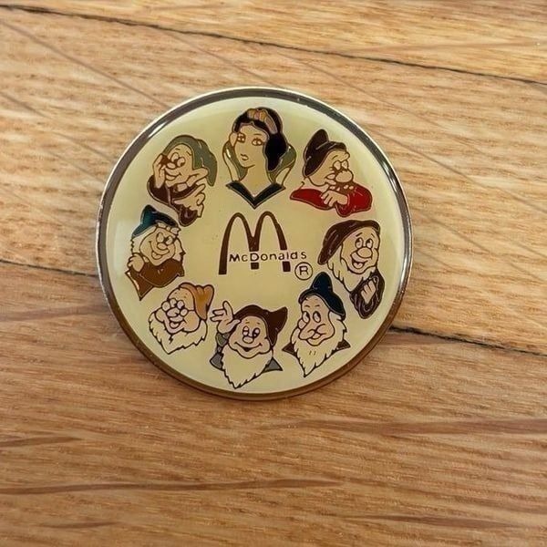 Snow White McDonalds Disney Vintage Round Pin