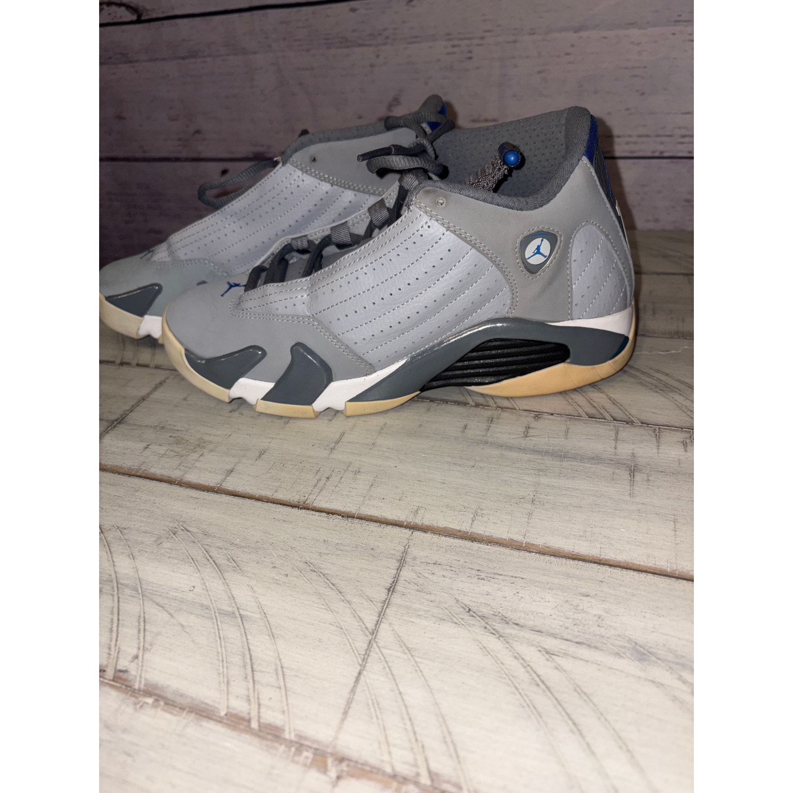 Boys Air Jordan Retro BG Wolf Grey Sz 6Y