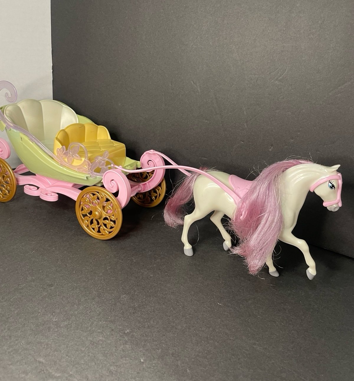 Barbie Princess Pauper Mattel playset MINI Kingdom Horse and Carriage 2005