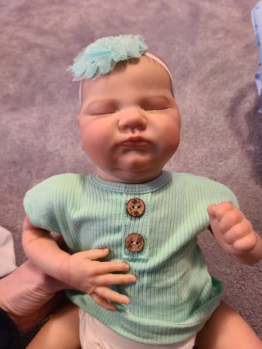 Realistic Reborn Baby Dolls - 18-Inch Real Life Baby Dolls with Soft Clothes