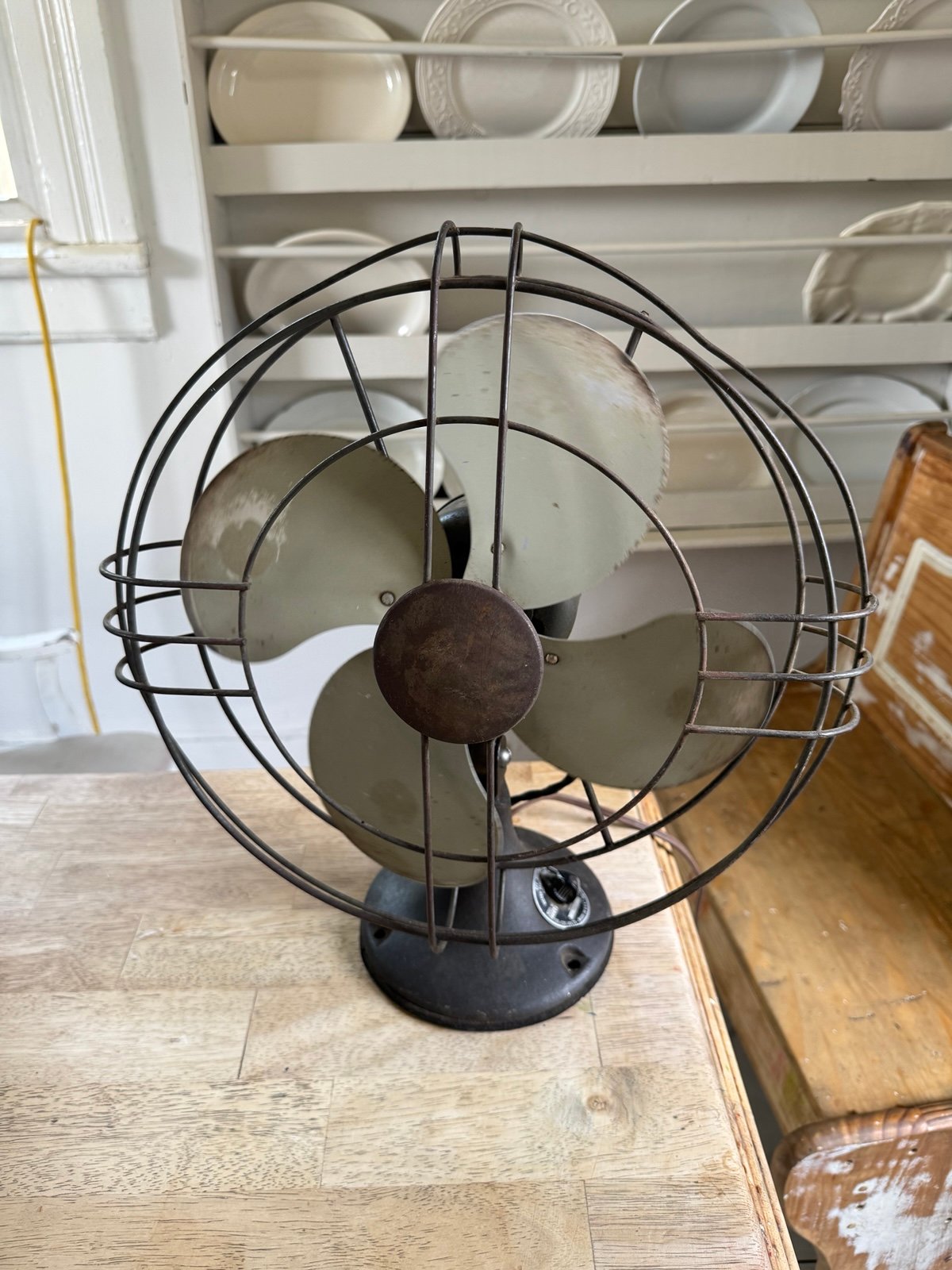 Fan Works amazing This vintage Victor electric desk fan is a unique addition to