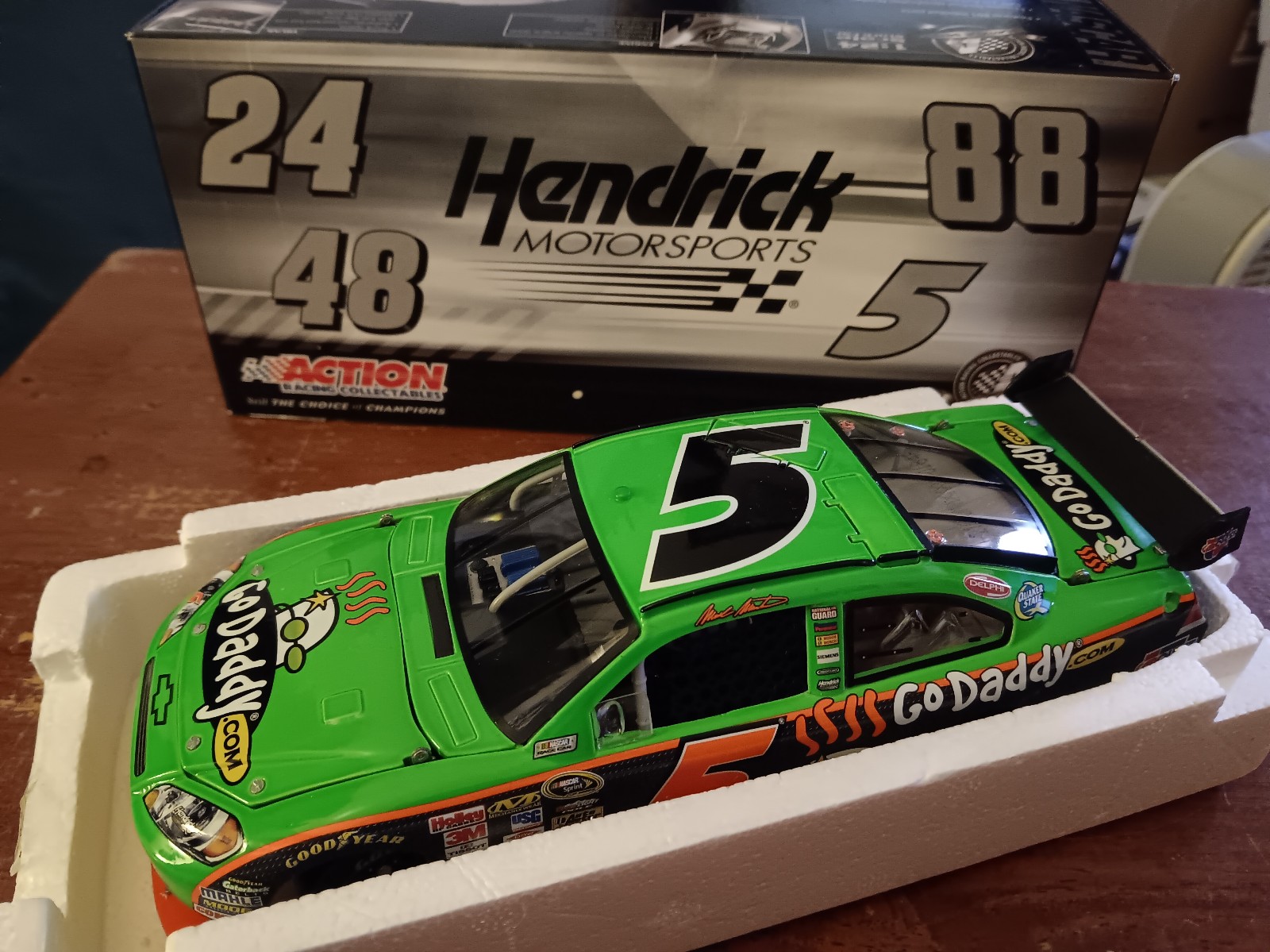Action racing mark Martin 124 scale NASCAR.
