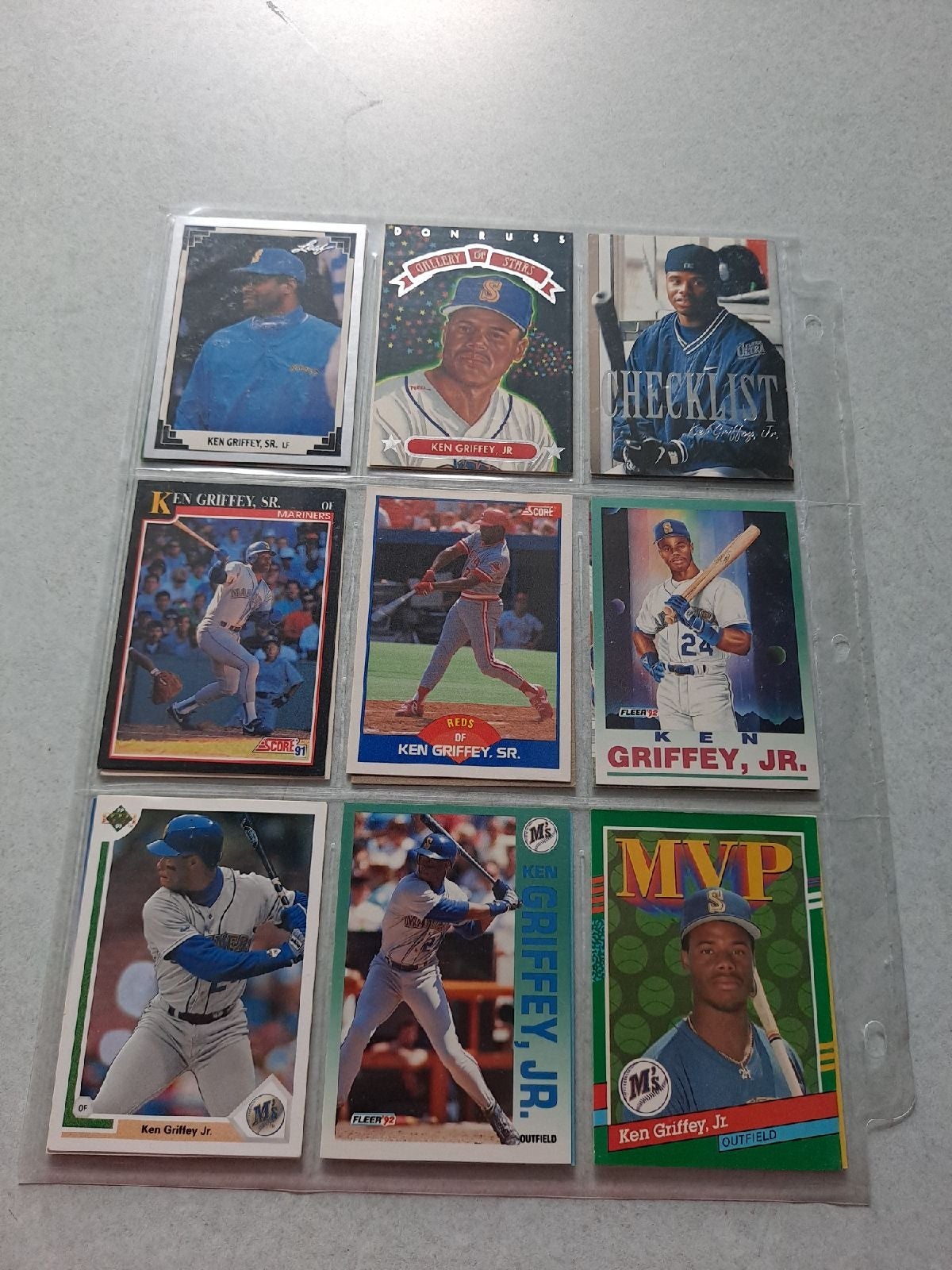 Ken Griffey Jr/Sr baseball card lot