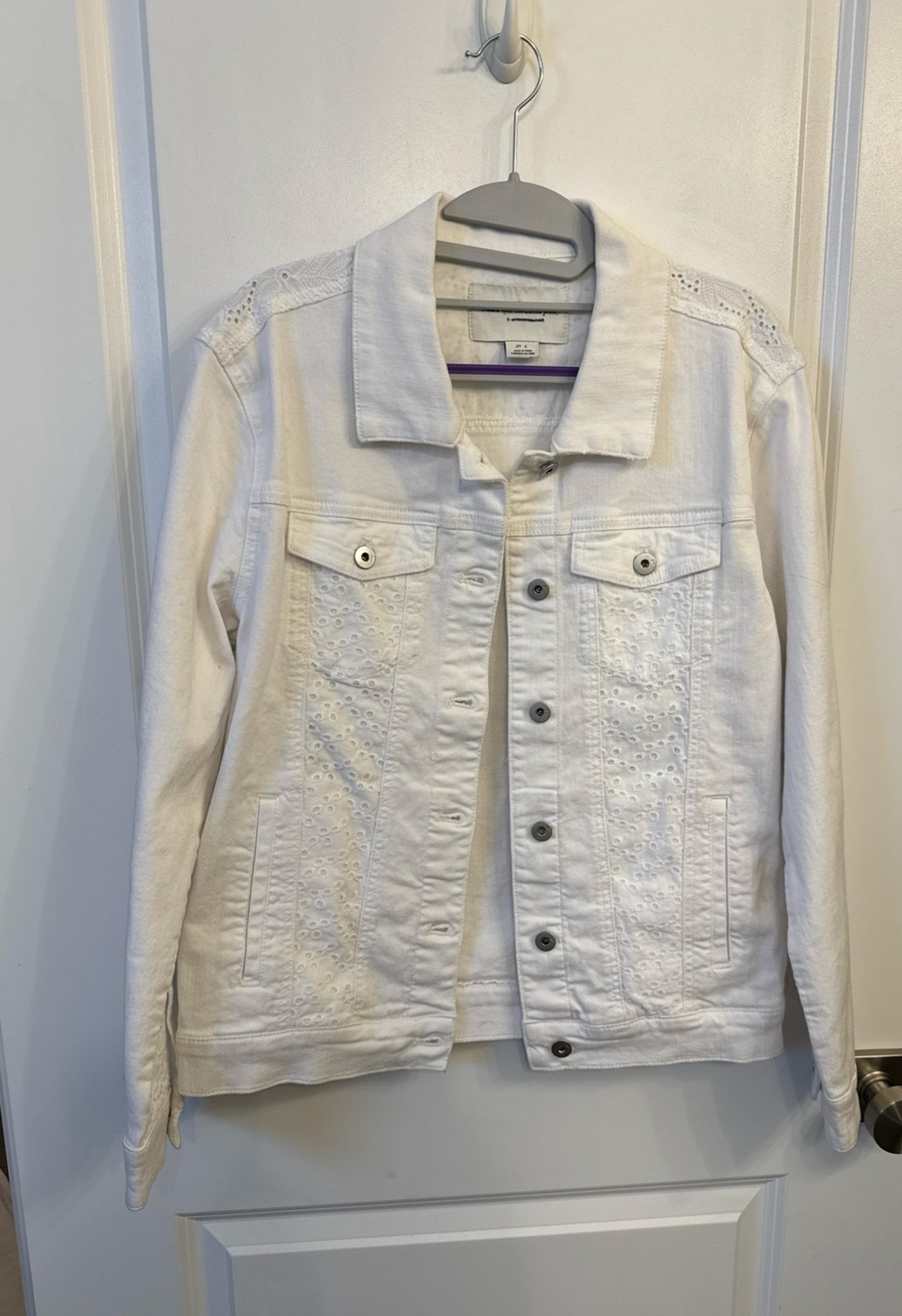 Anthropologie White Eyelet Denim Jacket – Size Small (New Without Tags)