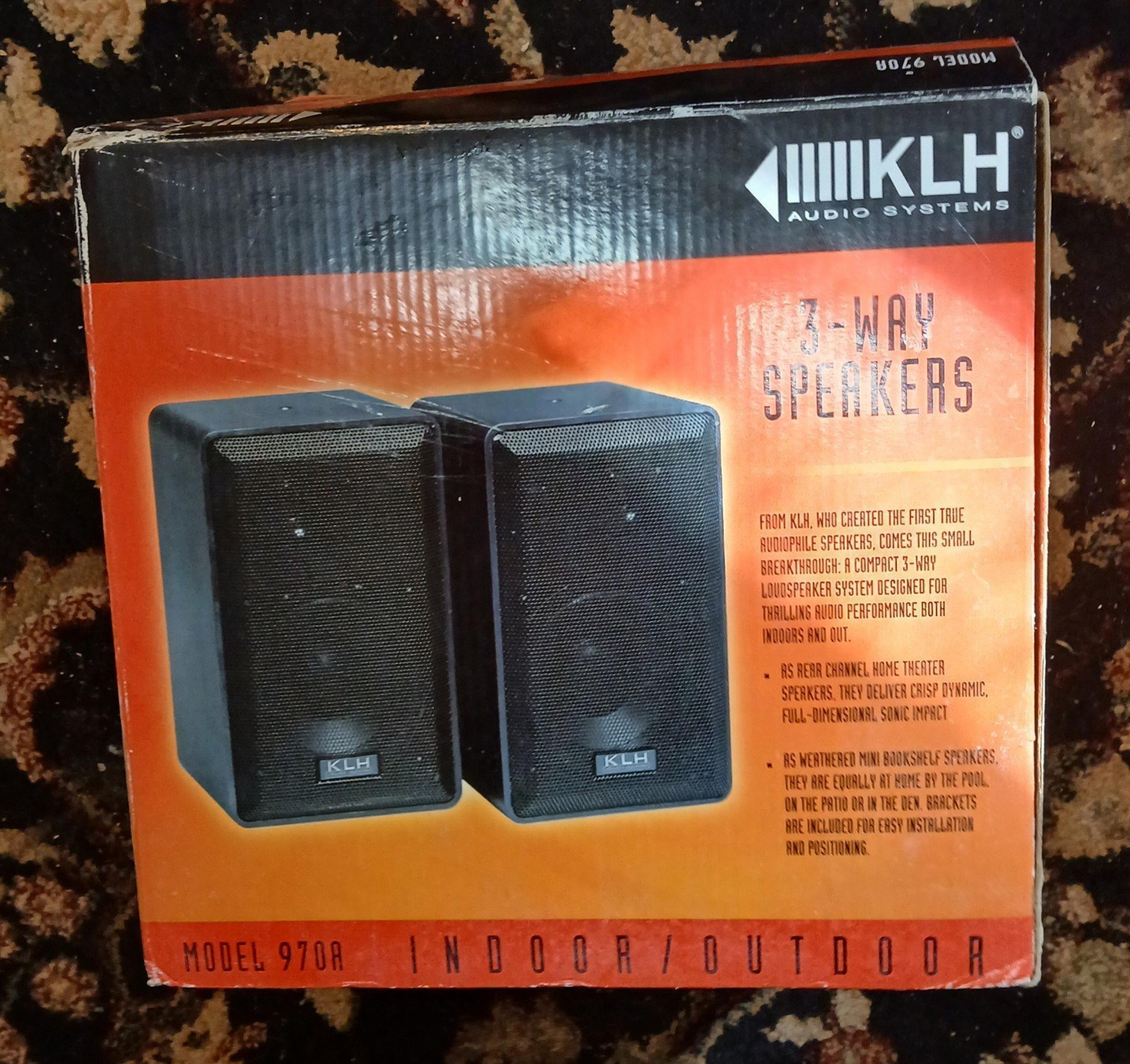 KLH BOOKSHELF 40 WATT 3 WAY SPEAKERS