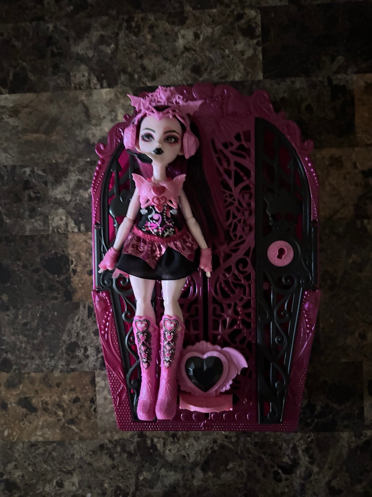 Monster High Draculaura Skulltimate Secrets
