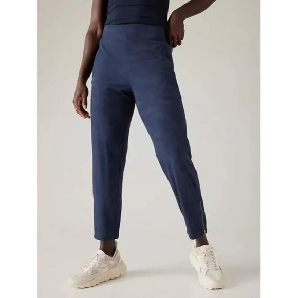 Athleta Womens Size 16 Brooklyn Heights High Rise Joggers in Navy Blue Camo 109