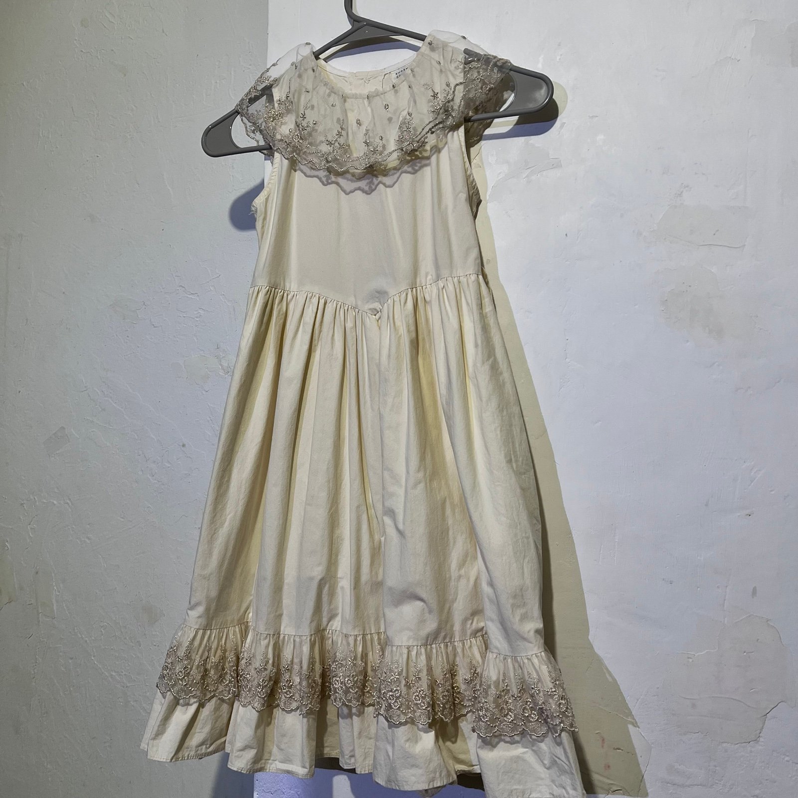 E CANDIES made in Korea Gorgeous flare dress featuring glitter lace frills and p