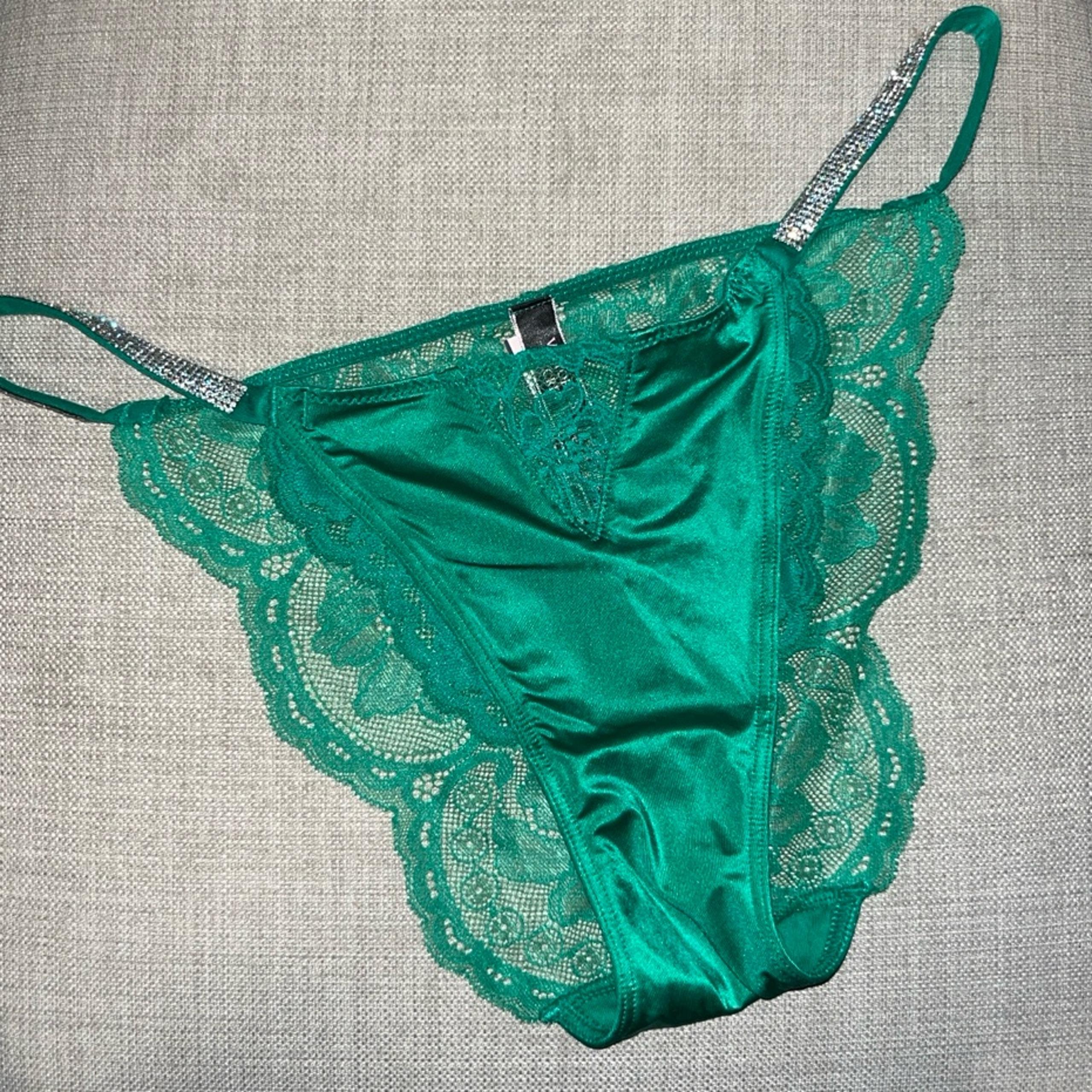 Victoria’s Secret Cheeky Panty (M)!