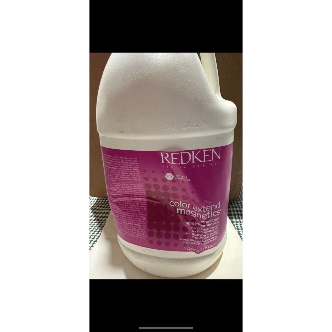 Redken color extend magnetics conditioner gallon