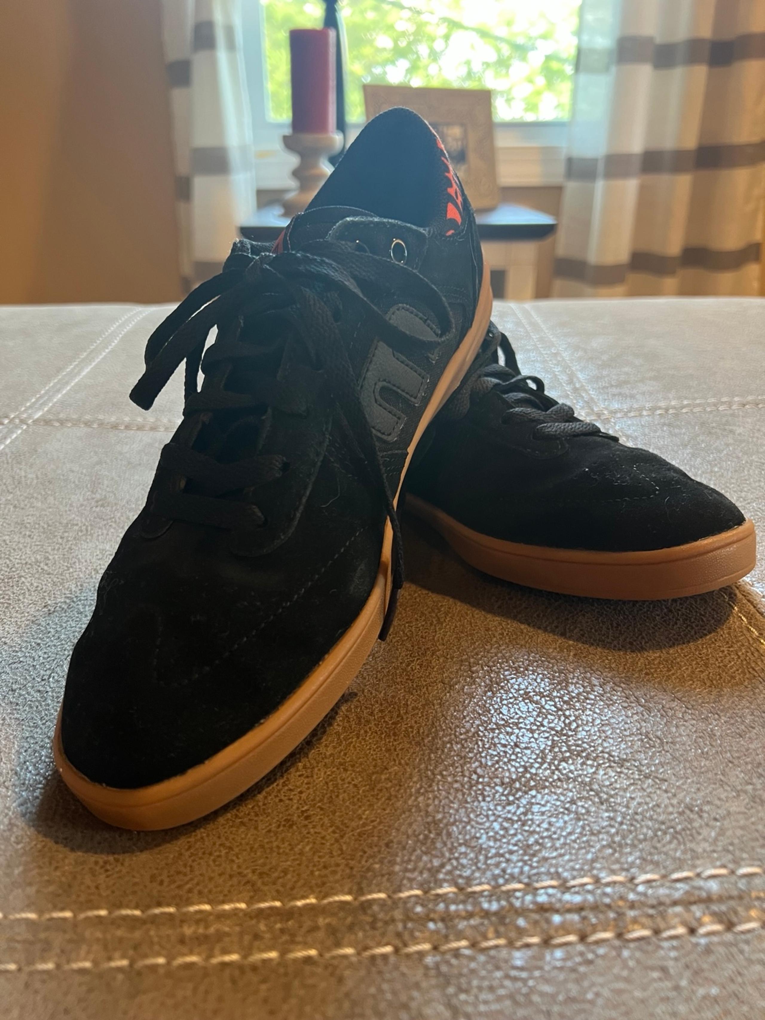 Etnie’s Black Sneakers