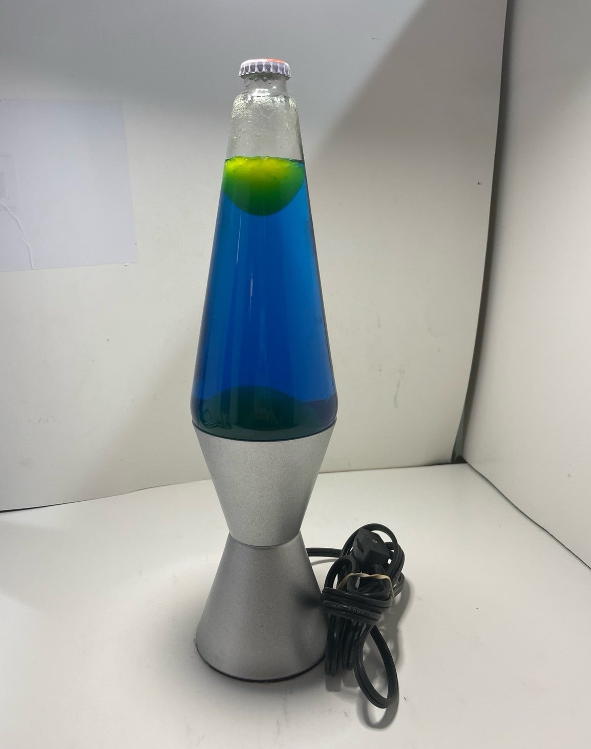 Lava Lamp Motion And Glitter Blue with Yellow Wax 14.5 Model H2124 Silver Base