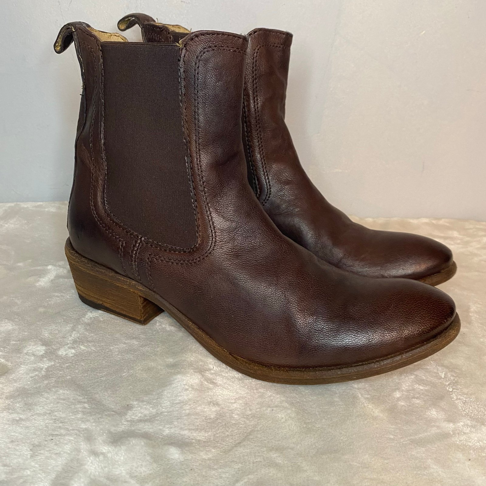 Frye Women’s Cognac Aged Leather Chelsea Boots Sz 8.5 B