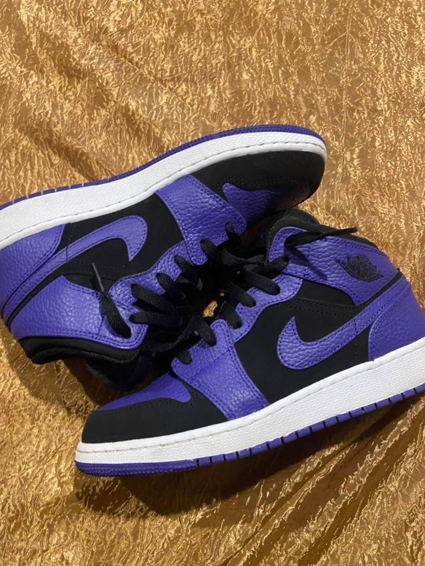 Jordan 1 Mid ( Purple )