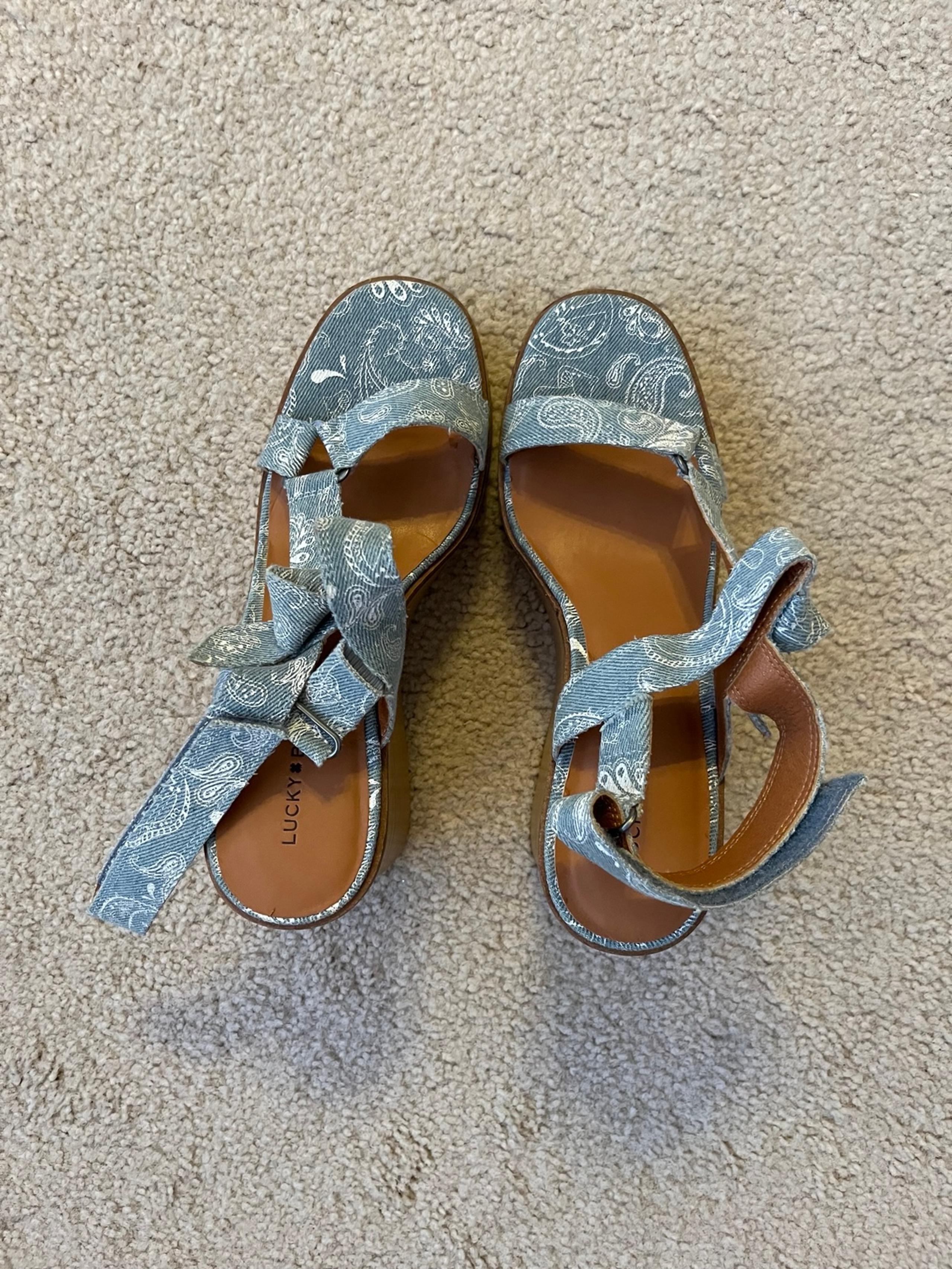 Lucky Brand Women’s Demmia Wood Wedge Platform Sandals