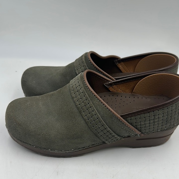 Sanita Ladies 39 size 8.5 Tanni Suede Leather Staple Professional Clogs Green