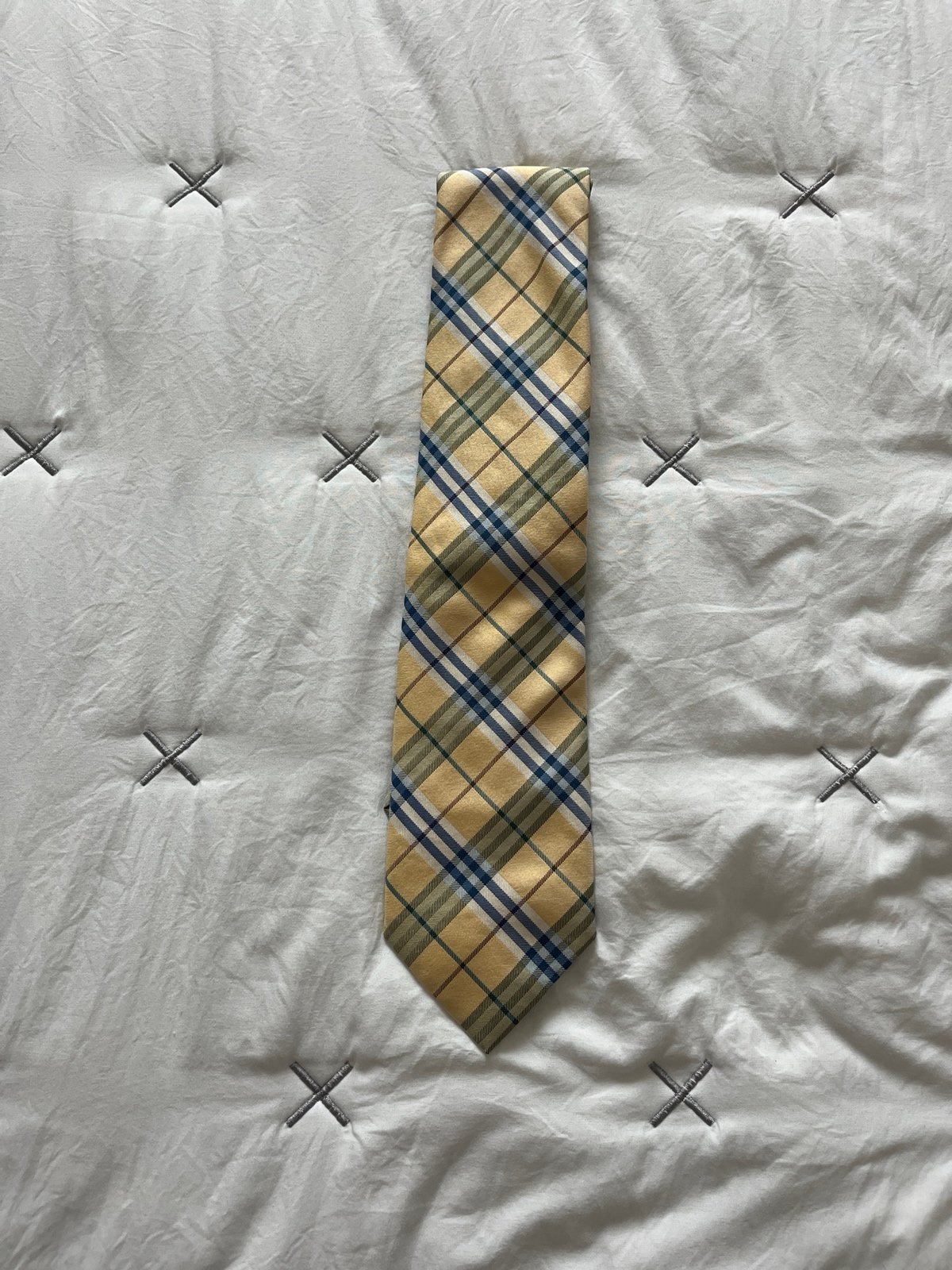 Men’s authentic Burberry silk tie