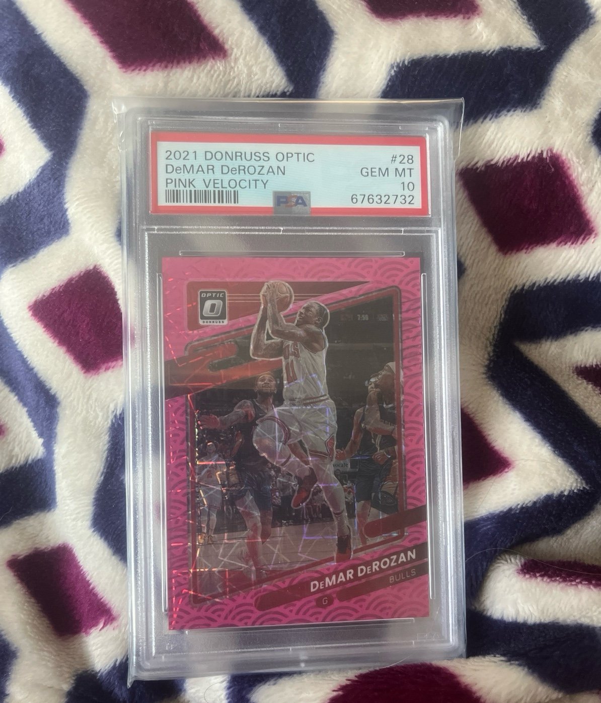 2021-22 Donruss Optic Pink Velocity #28 Demar DeRozan 37/79 Bulls PSA 10 Gem Mt
