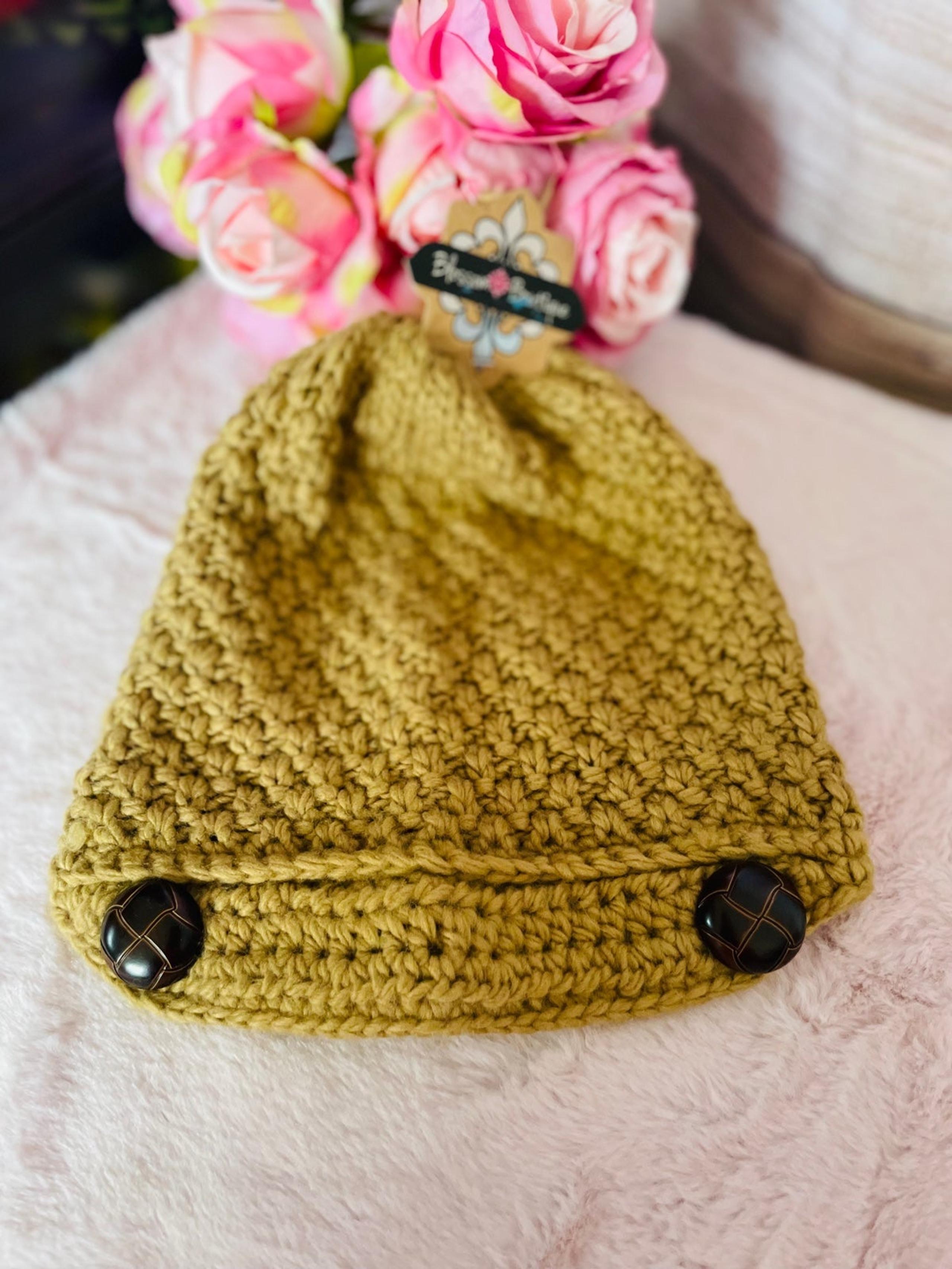 Boutique Women’s Tan Brown Chunky Knit Brim Two Button Beanie Hat One Size