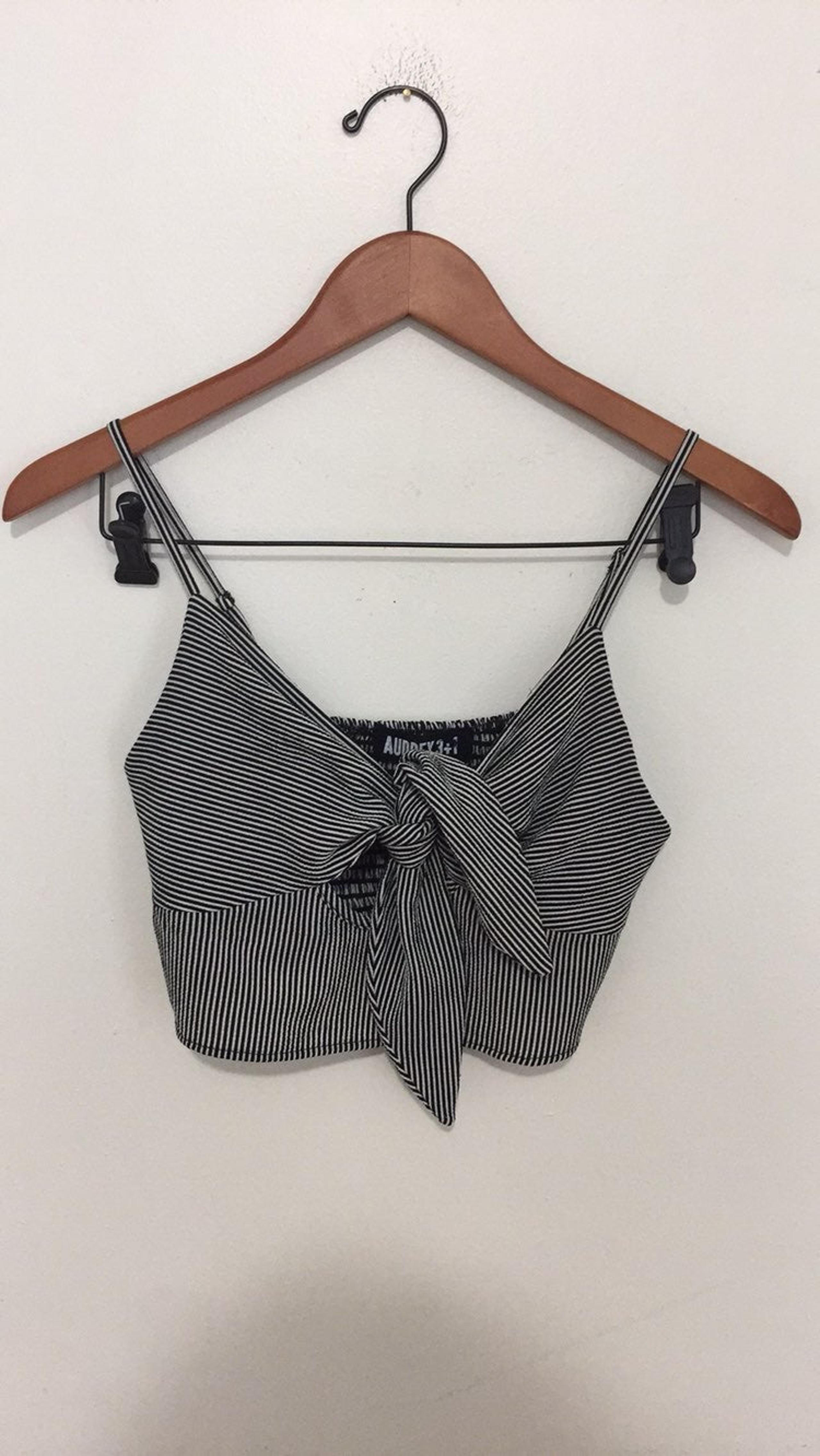 Audrey 3+1 Front Knot Crop Top