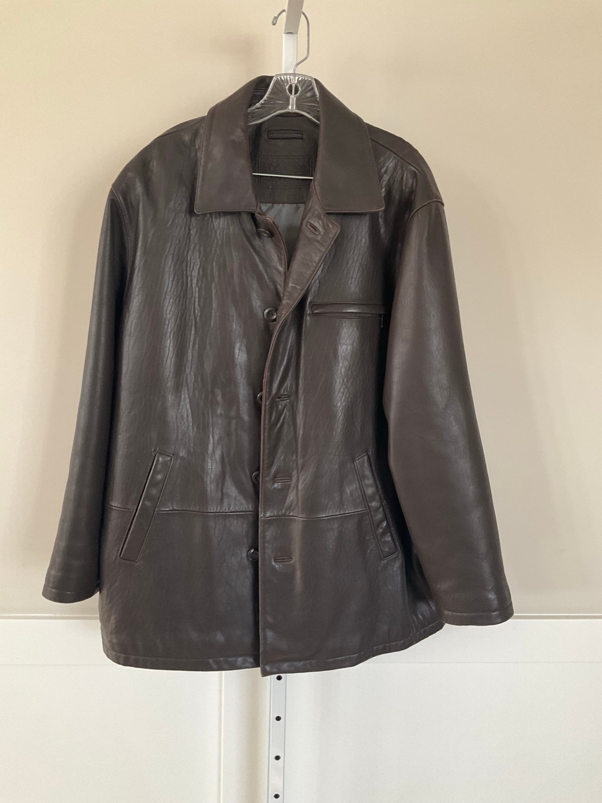 Roundtree and Yorke Leather Lambskin Bomber Jacket. Size Large.