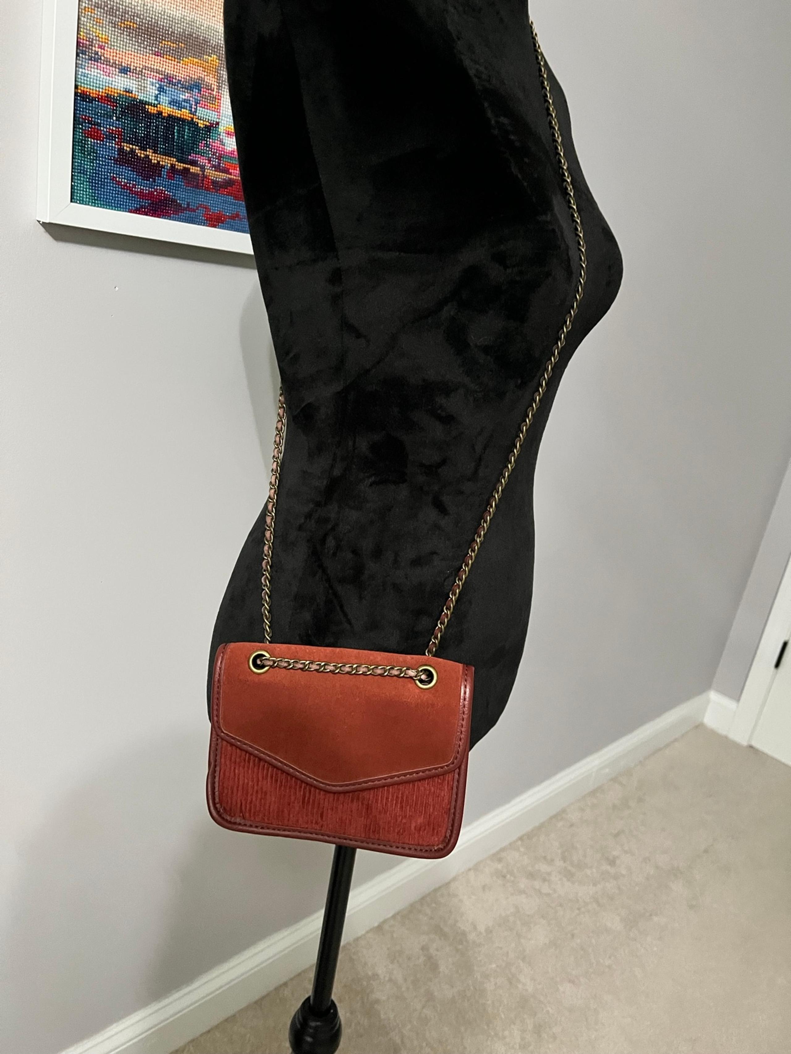 American Eagle burnt orange crossbody bag - small two inside pockets with chain
