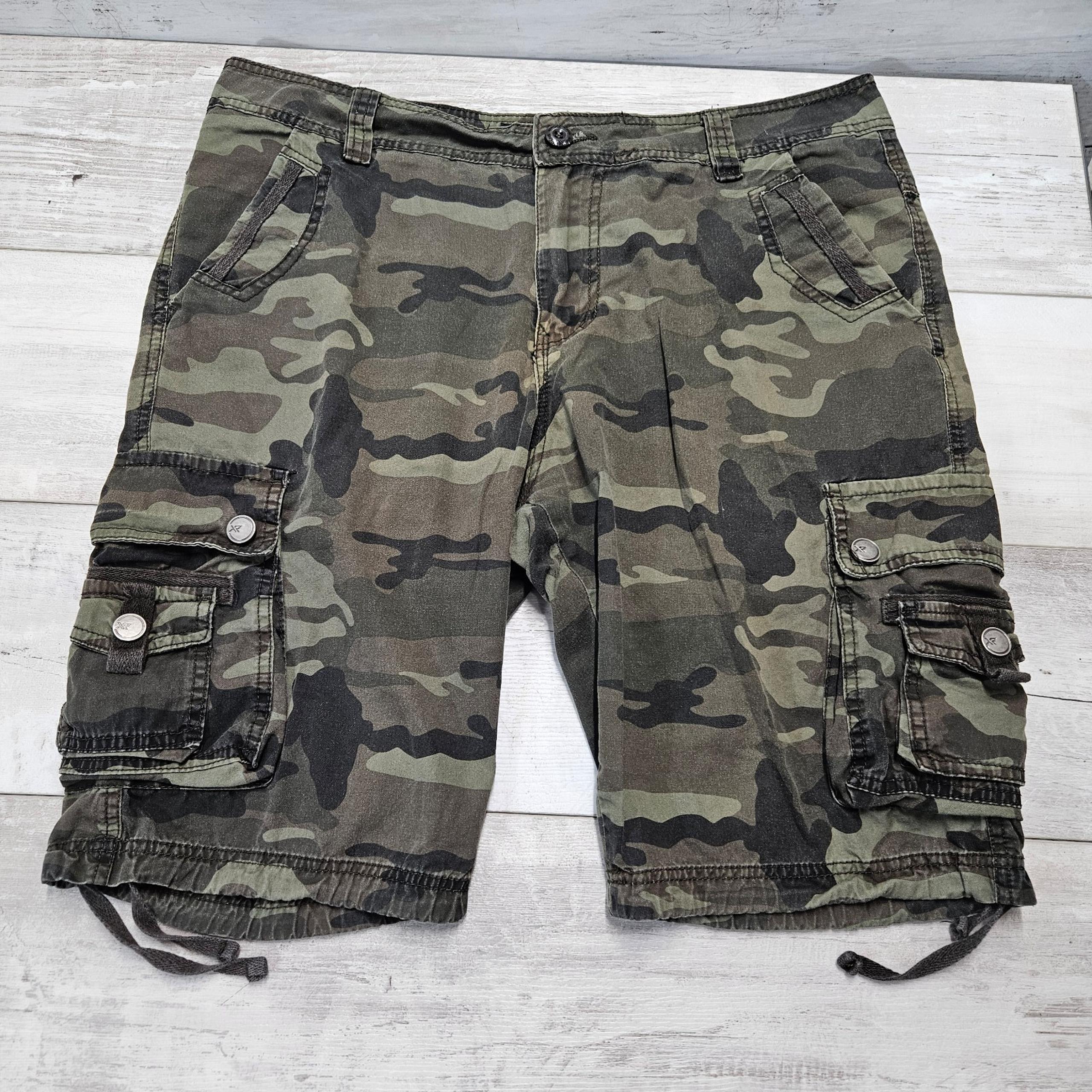 XRAY Jeans 11" Camouflage Cargo Shorts with Utilitarian Style Mens Size 36