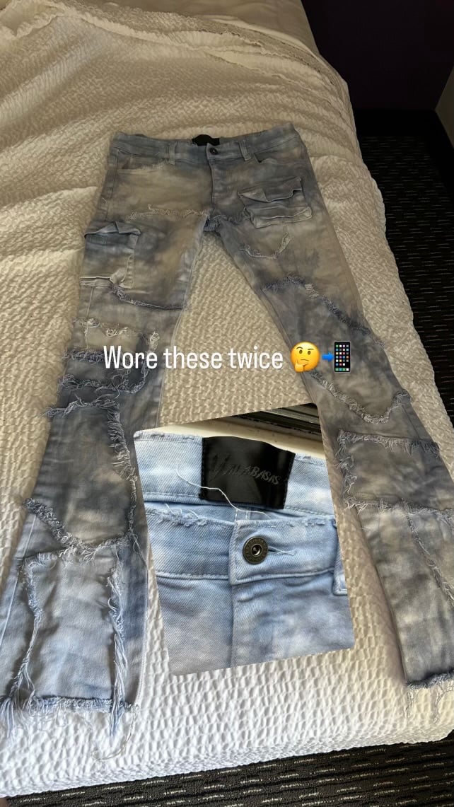Size 34 valabasas jeans (WORN TWICE)