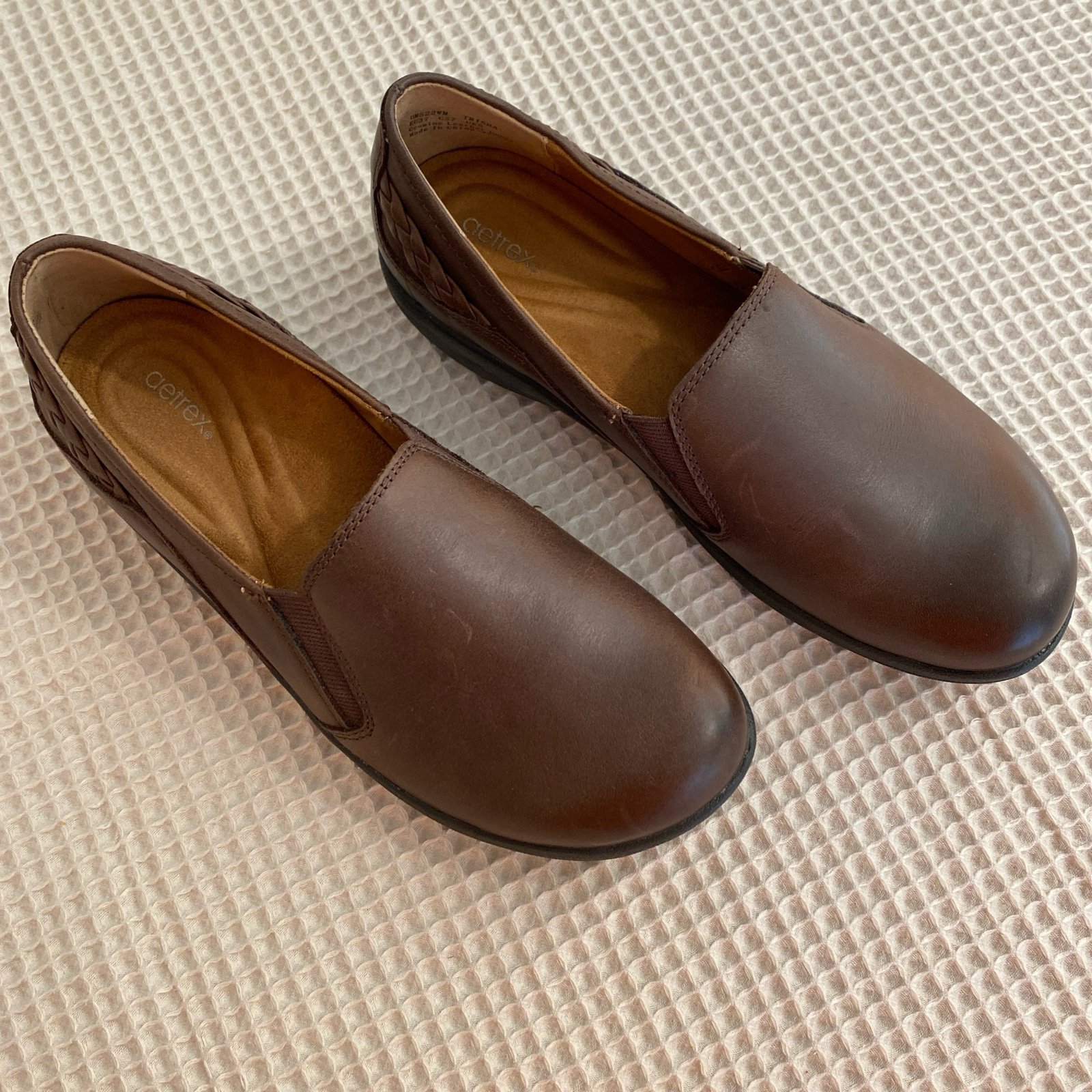 Aetrex Brown Genuine leather upper slip-on Womens 7. Style: Trisha. Pre-owned.