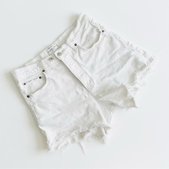 Abercrombie & Fitch SIZE 28 The Dad Short High Rise in white/cream