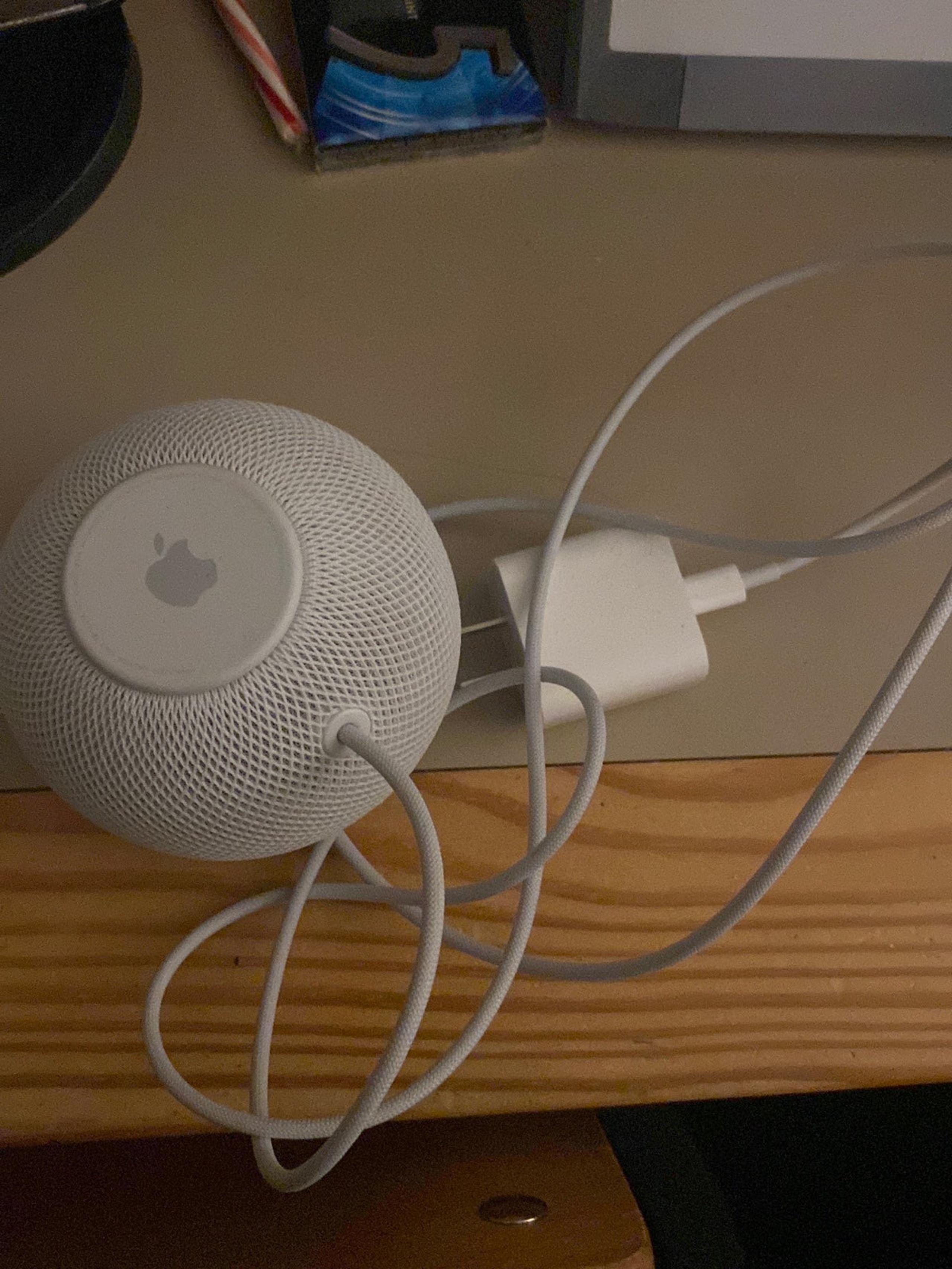 Apple HomePod Bluetooth Speaker in White