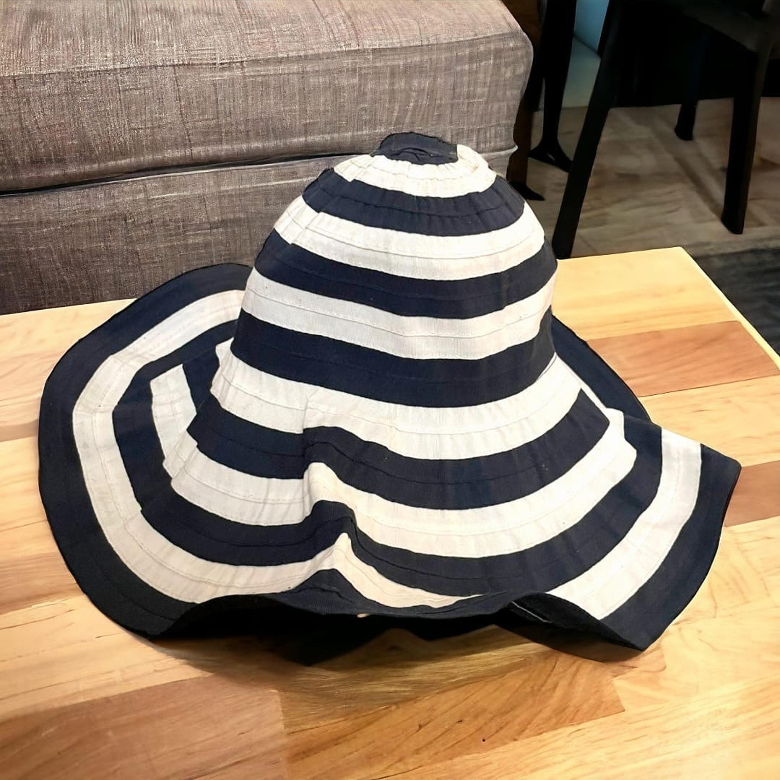 BANANA REPUBLIC white Navy Blue Striped Sunhat Hat Sz L/XL women Wired Foldable