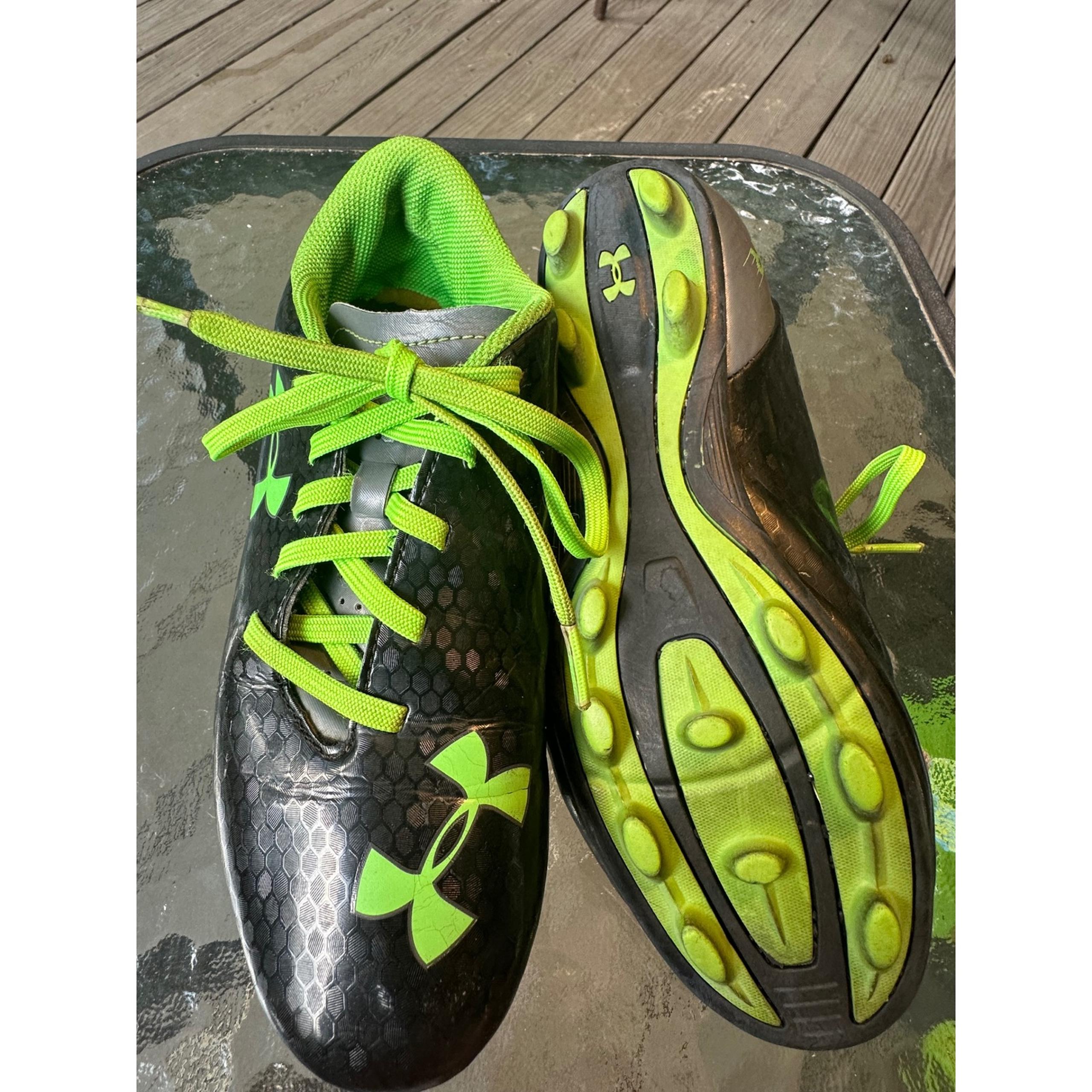 Under Armour Soccer Cleats Molded Studs Turf Shoes Black Green Kids Unisex 3.5Y